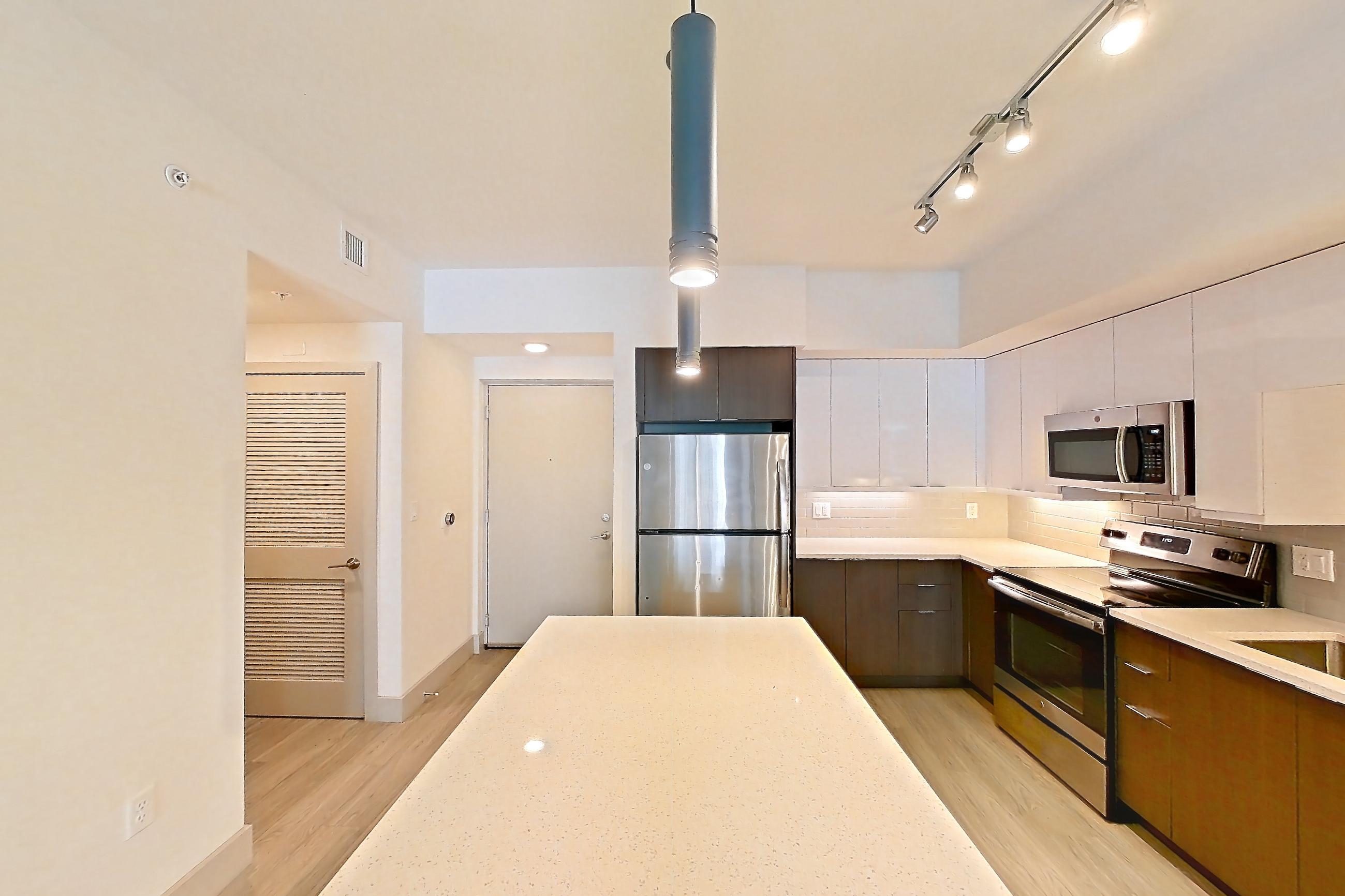 Kitchen island corner in Apartment 2309 at Cortland Deerfield Station, B5 - Sika floor plan