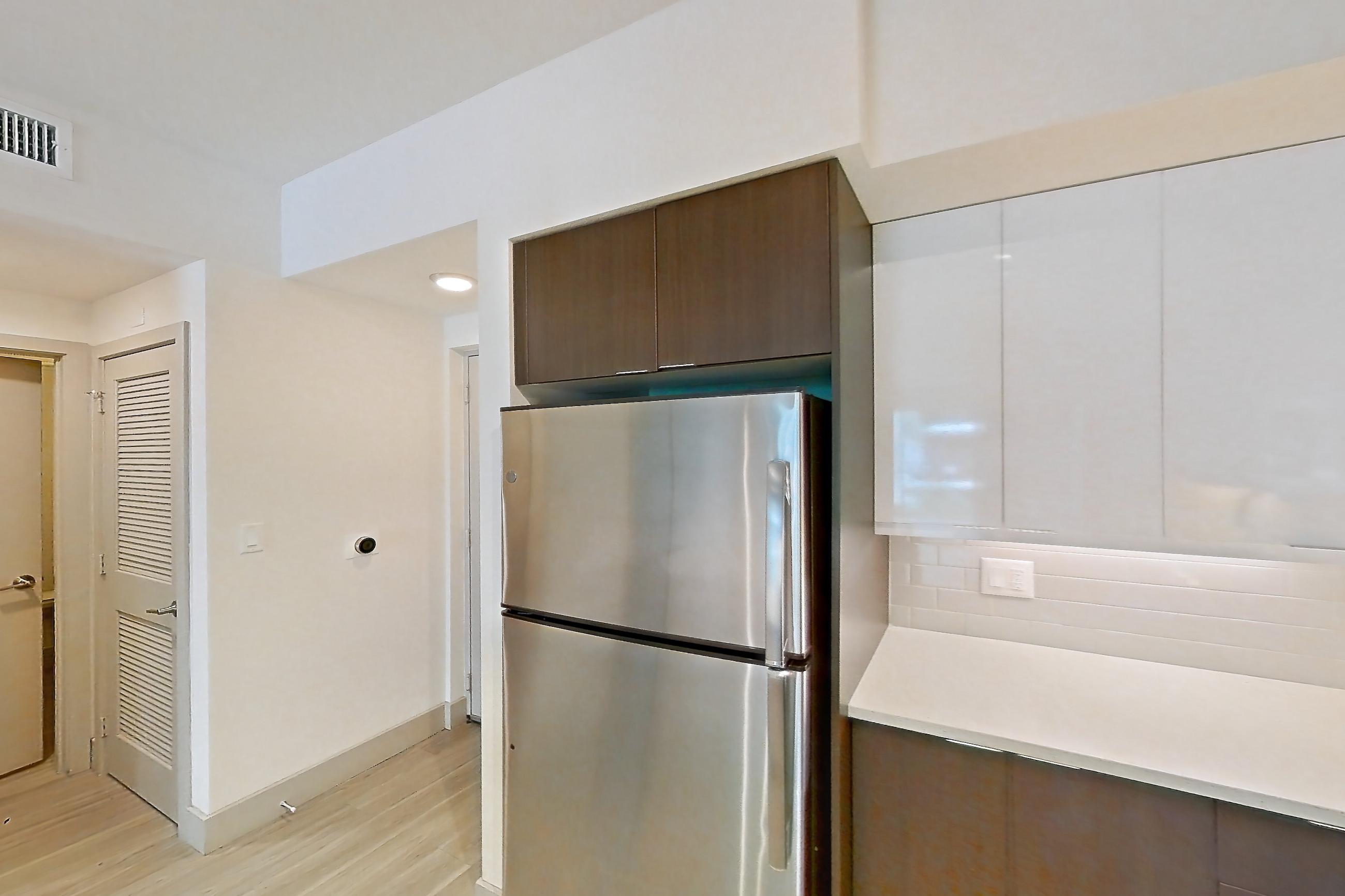 Kitchen in Apartment 2309 at Cortland Deerfield Station, B5 - Sika floor plan