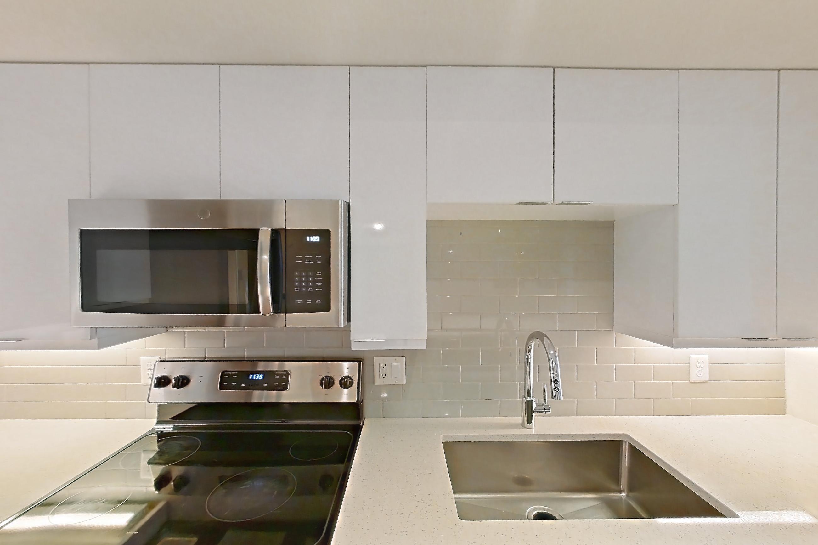 Kitchen in Apartment 2309 at Cortland Deerfield Station, B5 - Sika floor plan