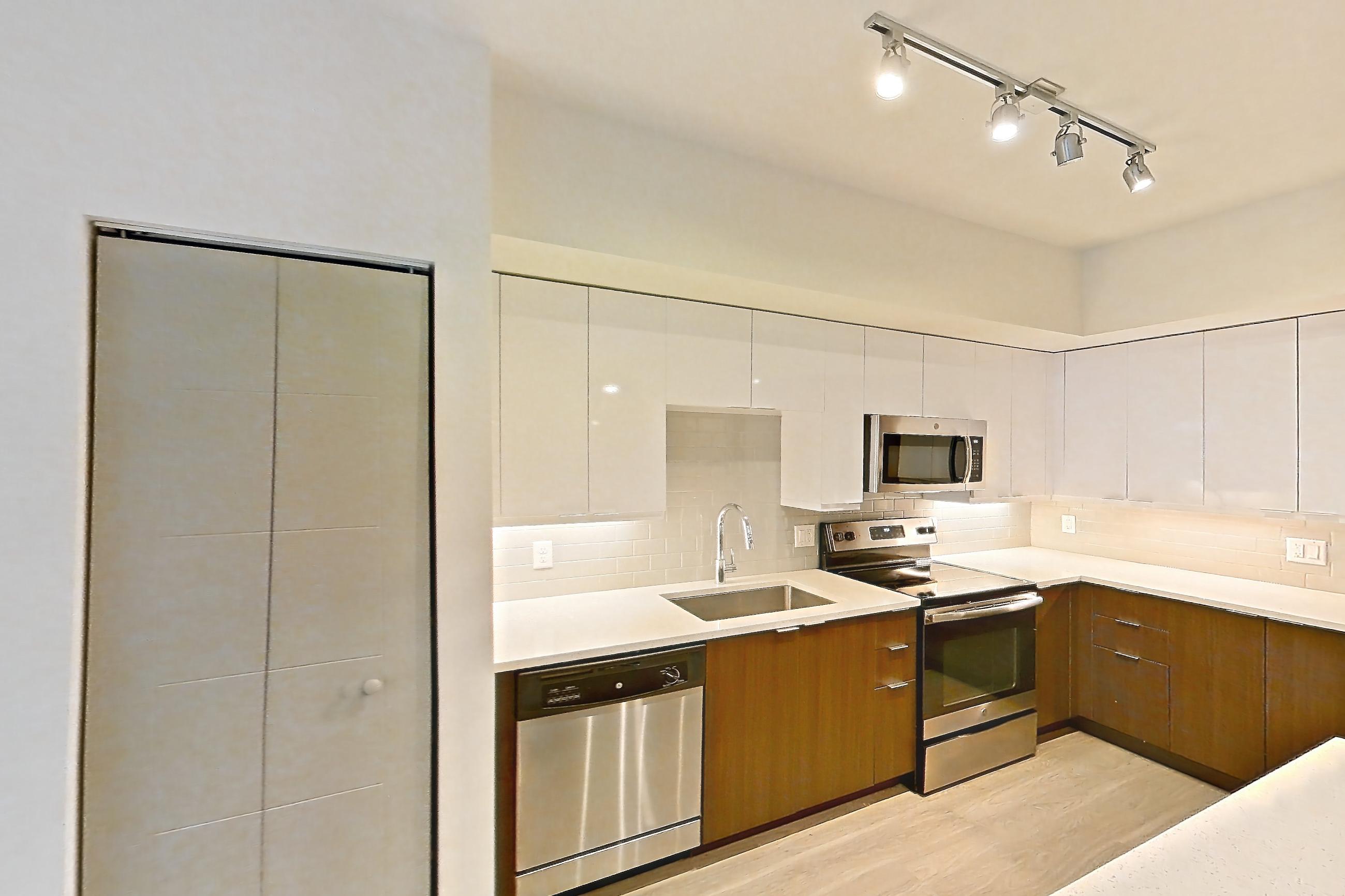 KITCHEN ISLAND CORNER (representative of this floor plan)
