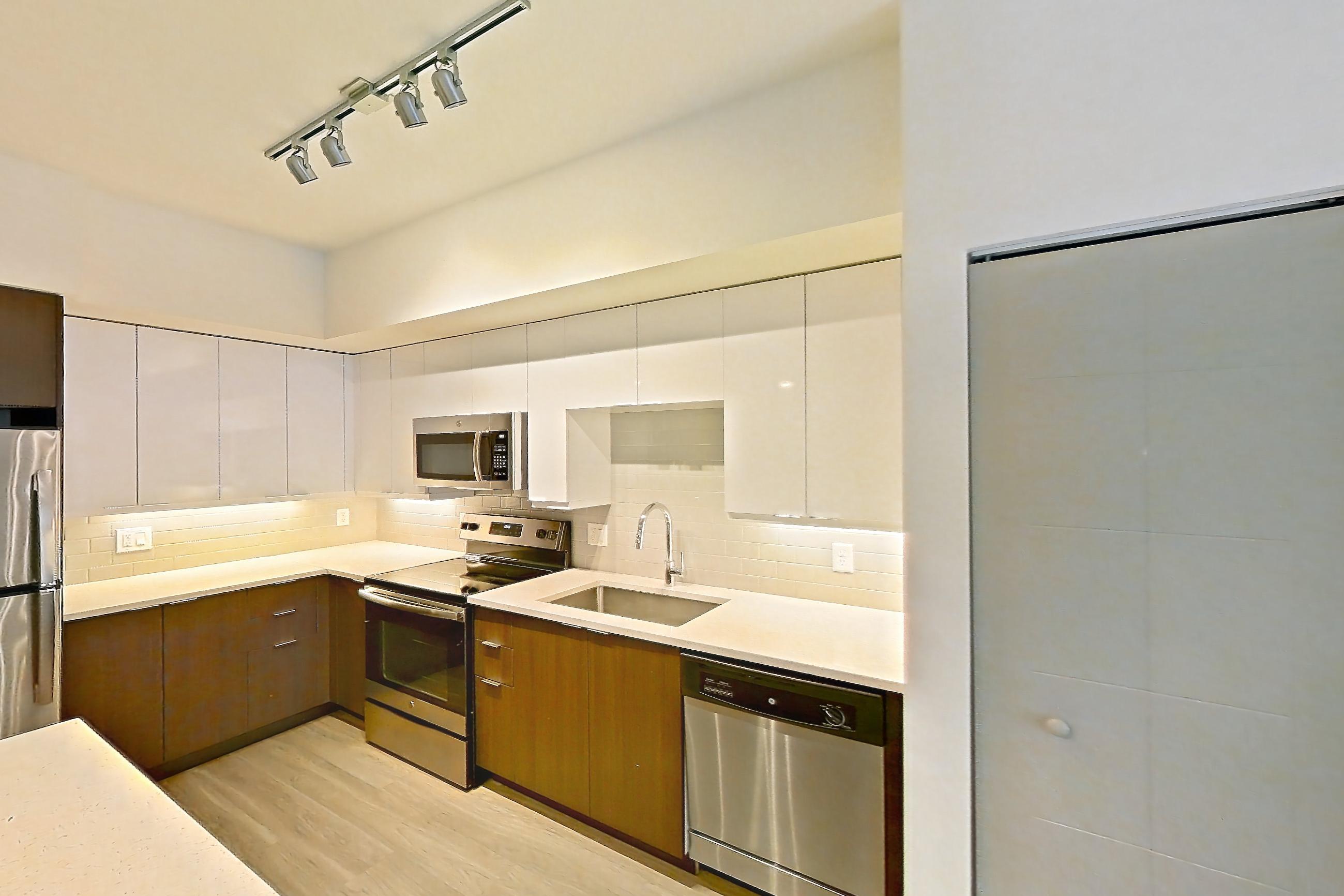 KITCHEN ISLAND CORNER