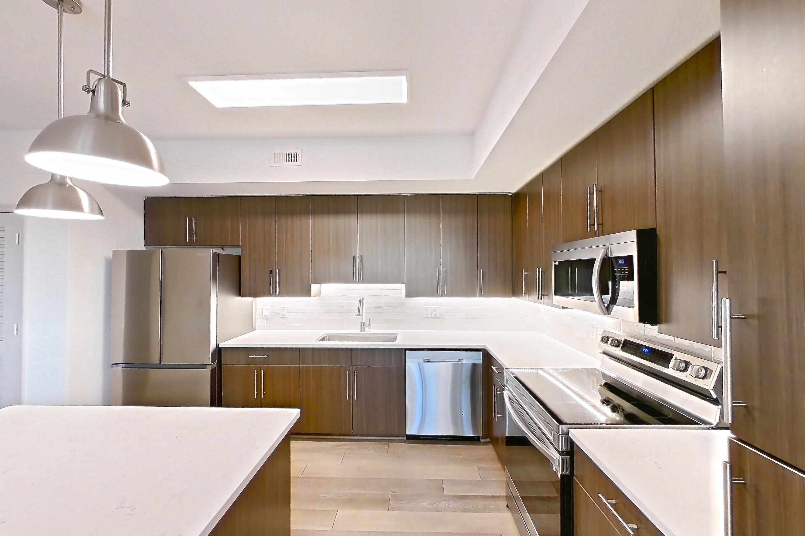 KITCHEN ISLAND CORNER