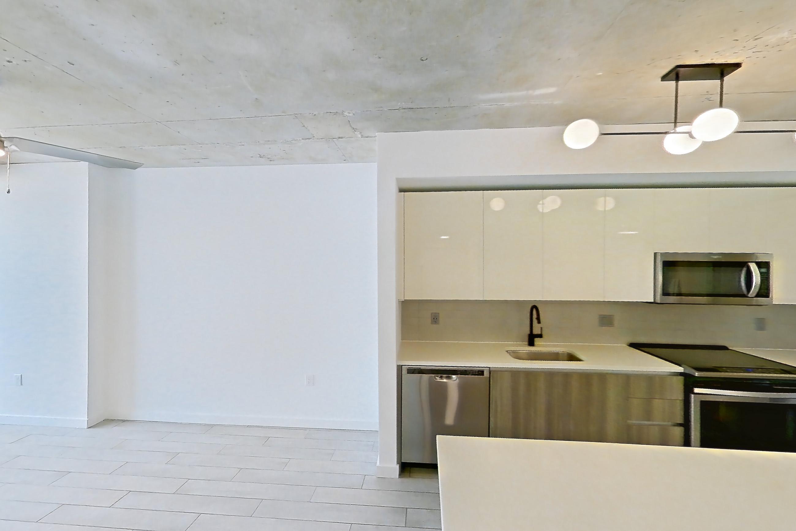 KITCHEN ISLAND CORNER