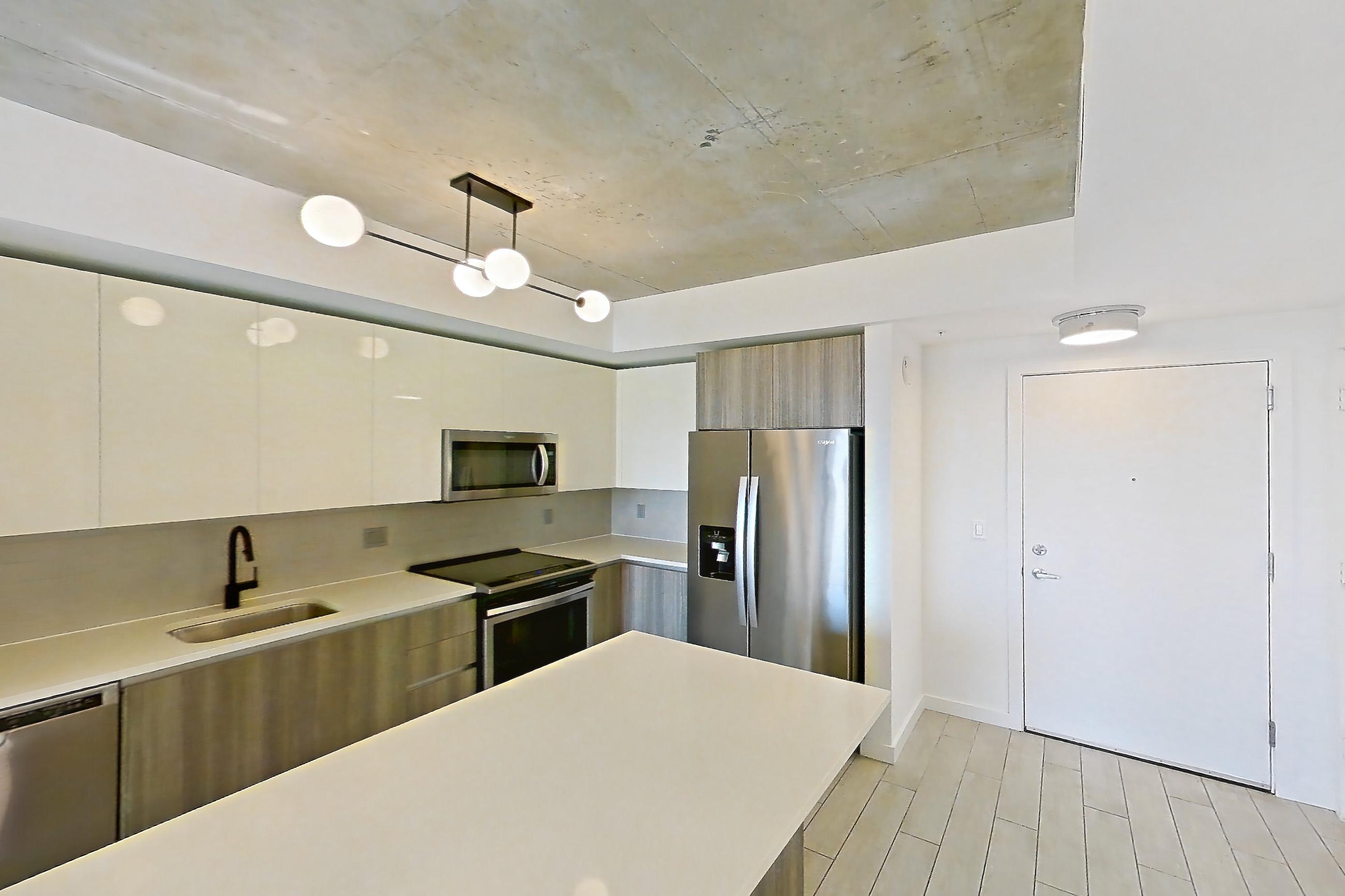 KITCHEN ISLAND CORNER