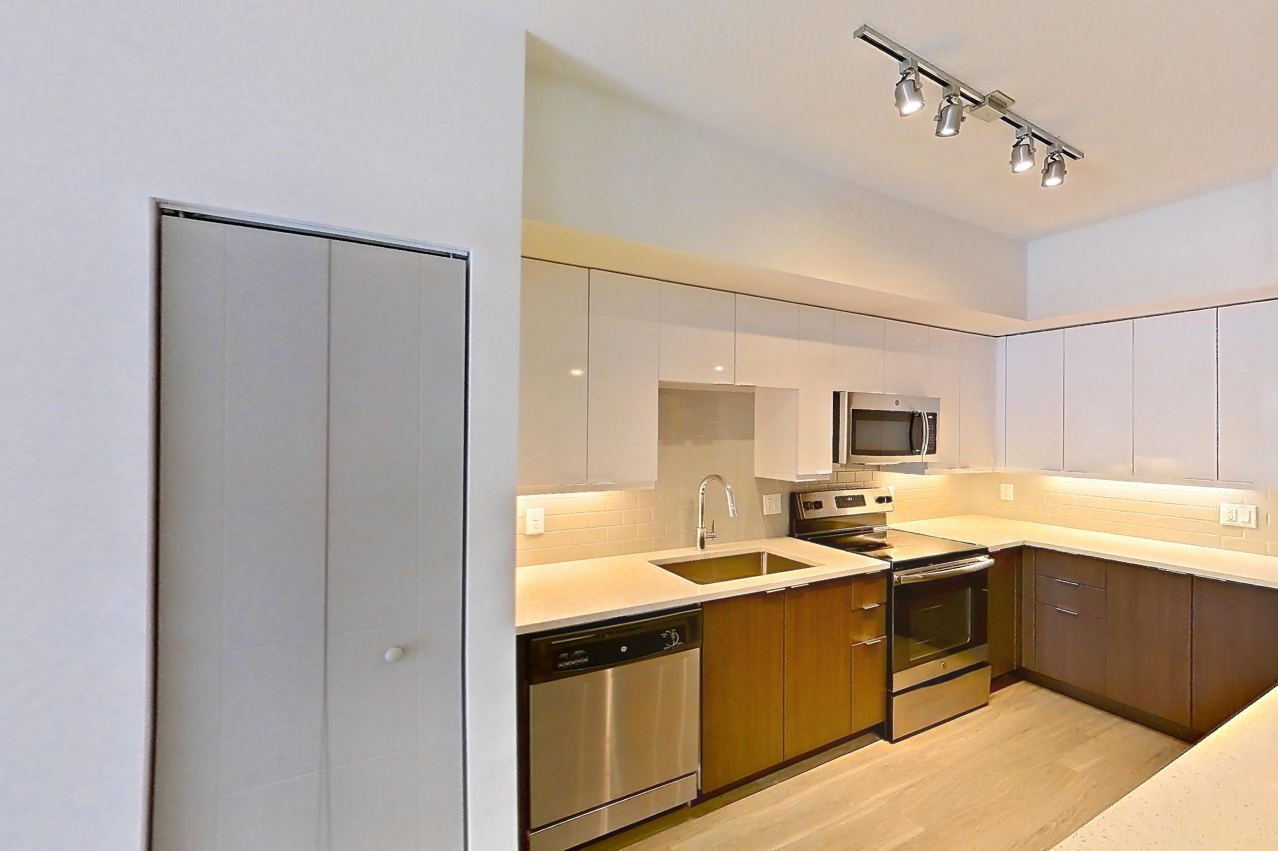 Kitchen island corner, Apartment 3409 at Cortland Deerfield Station