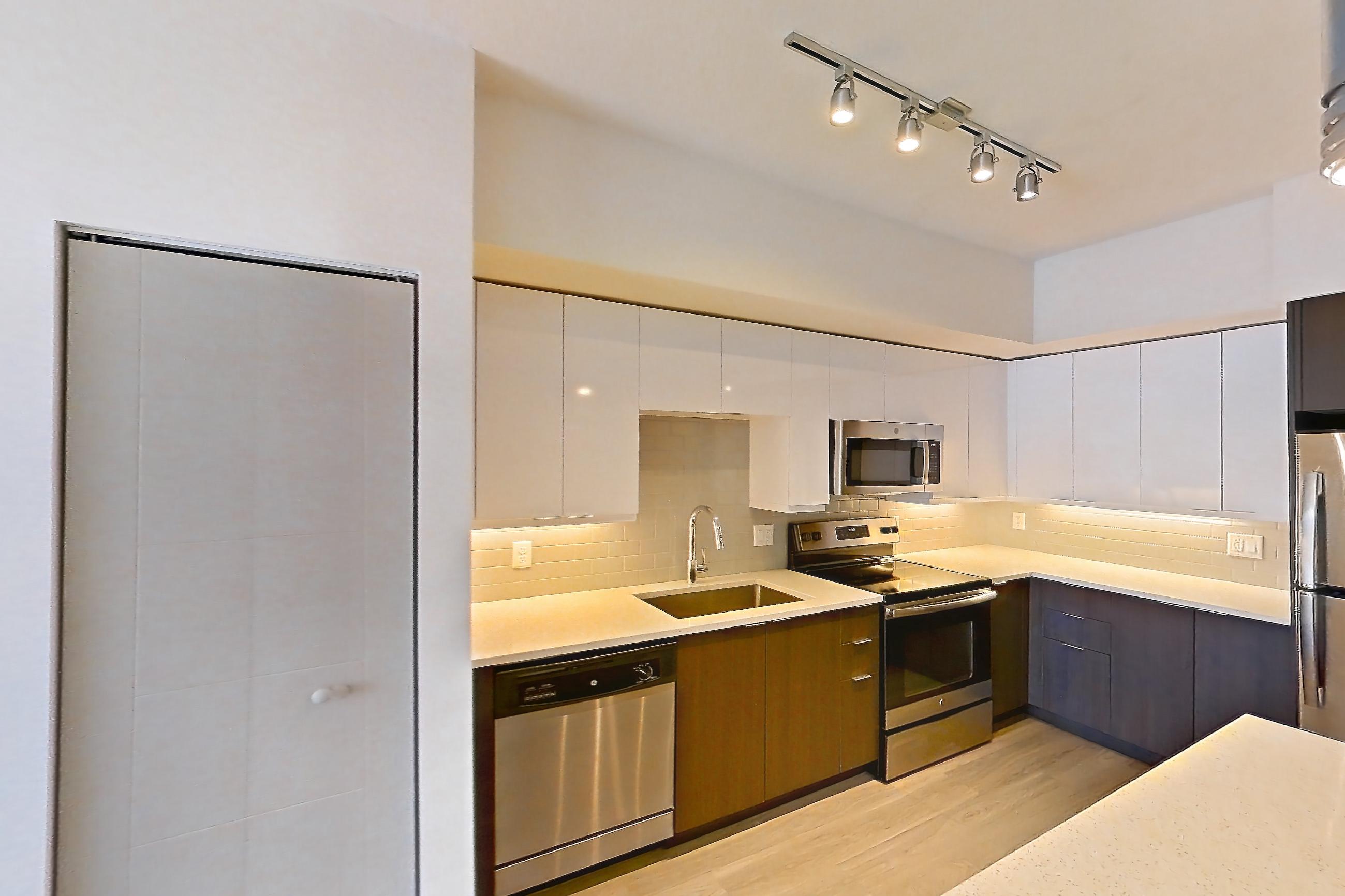 KITCHEN ISLAND CORNER