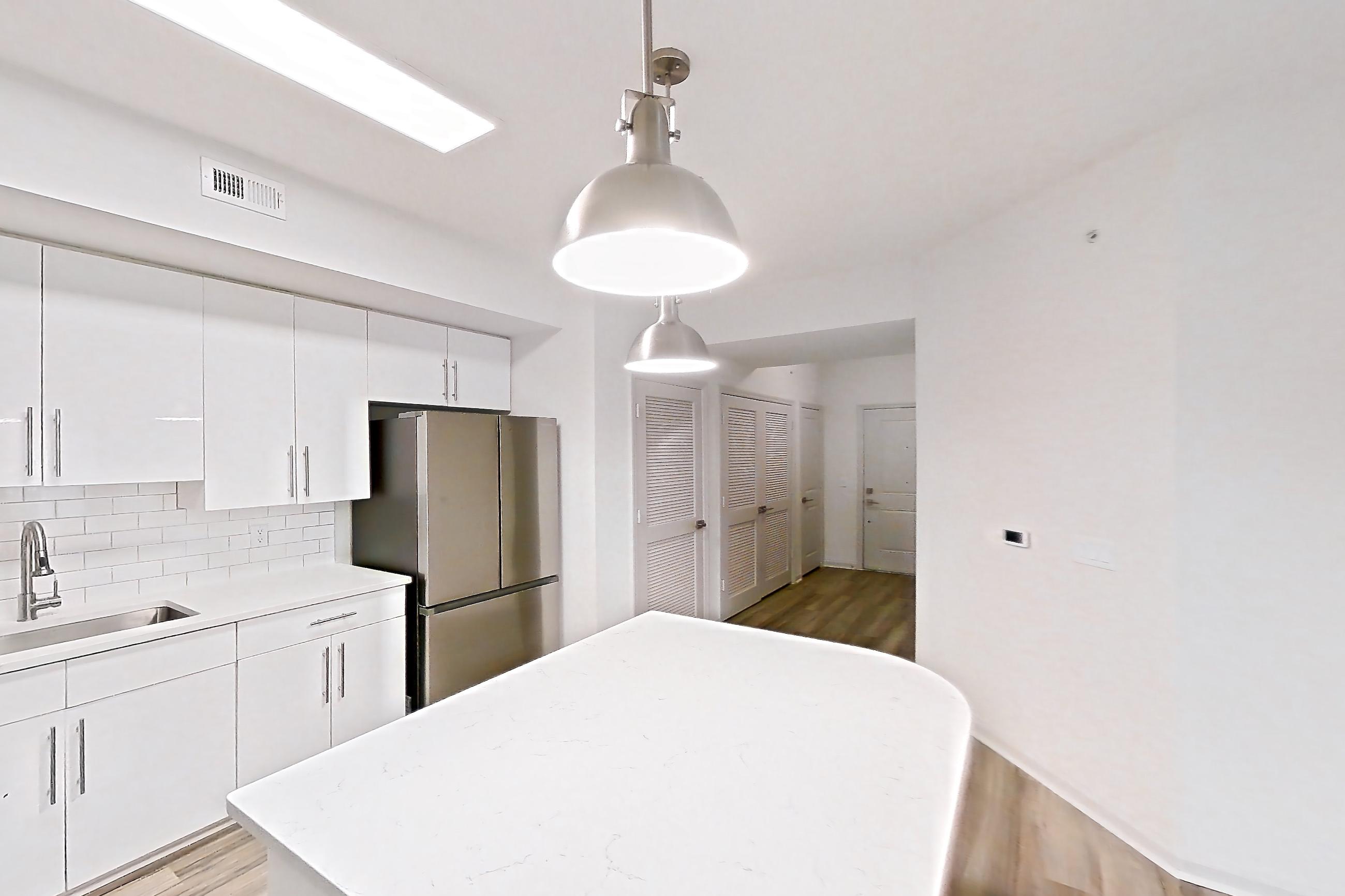 KITCHEN ISLAND CORNER