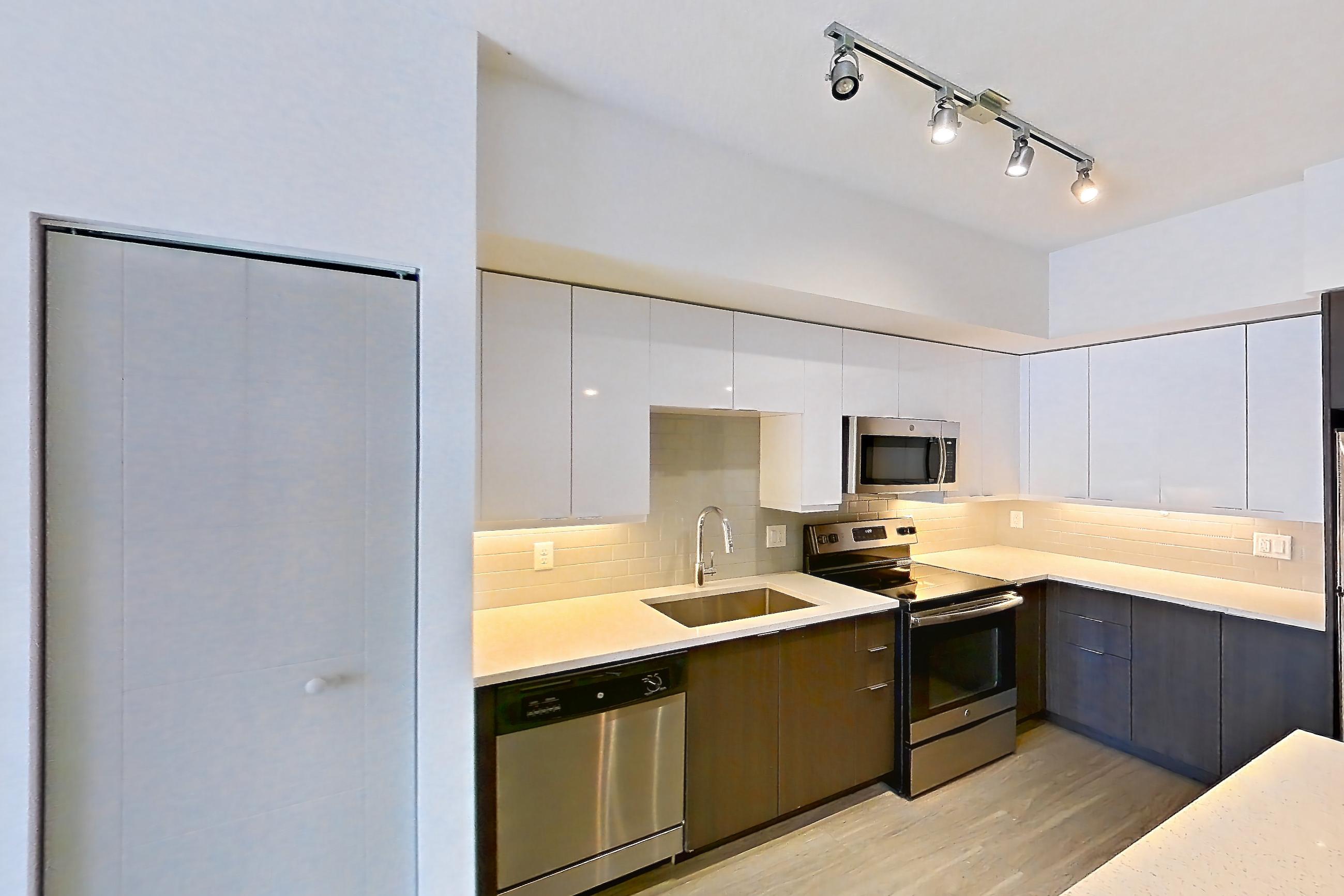 KITCHEN ISLAND CORNER