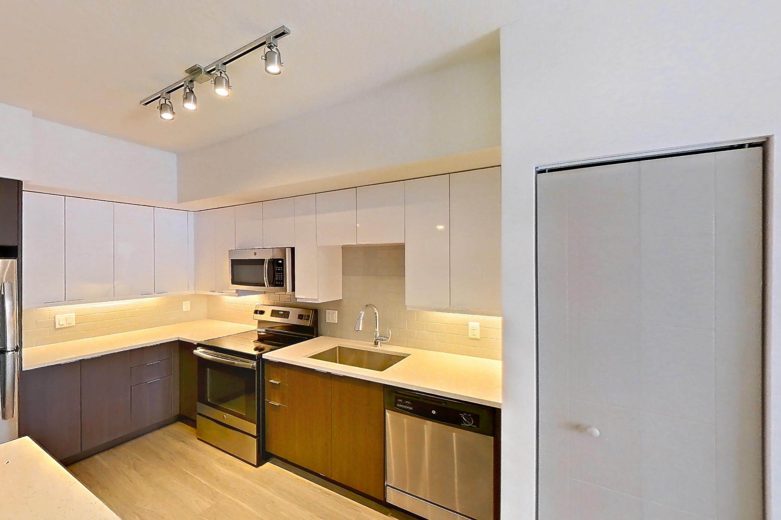 KITCHEN ISLAND CORNER