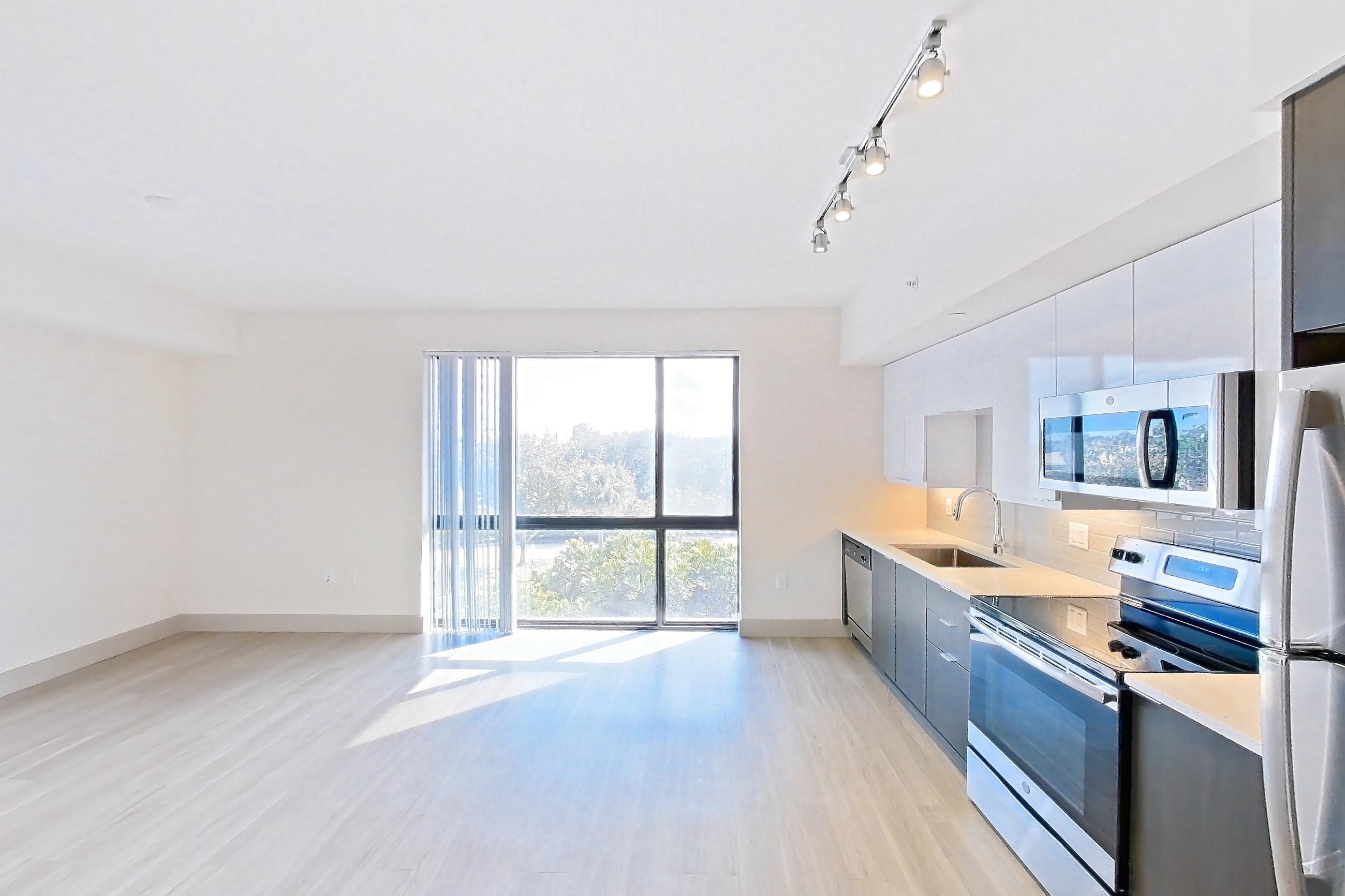 KITCHEN ENTRYWAY