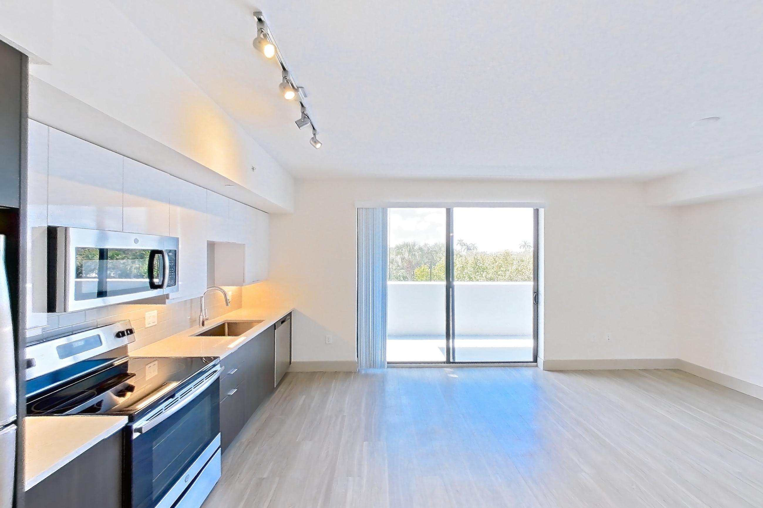 KITCHEN ENTRYWAY