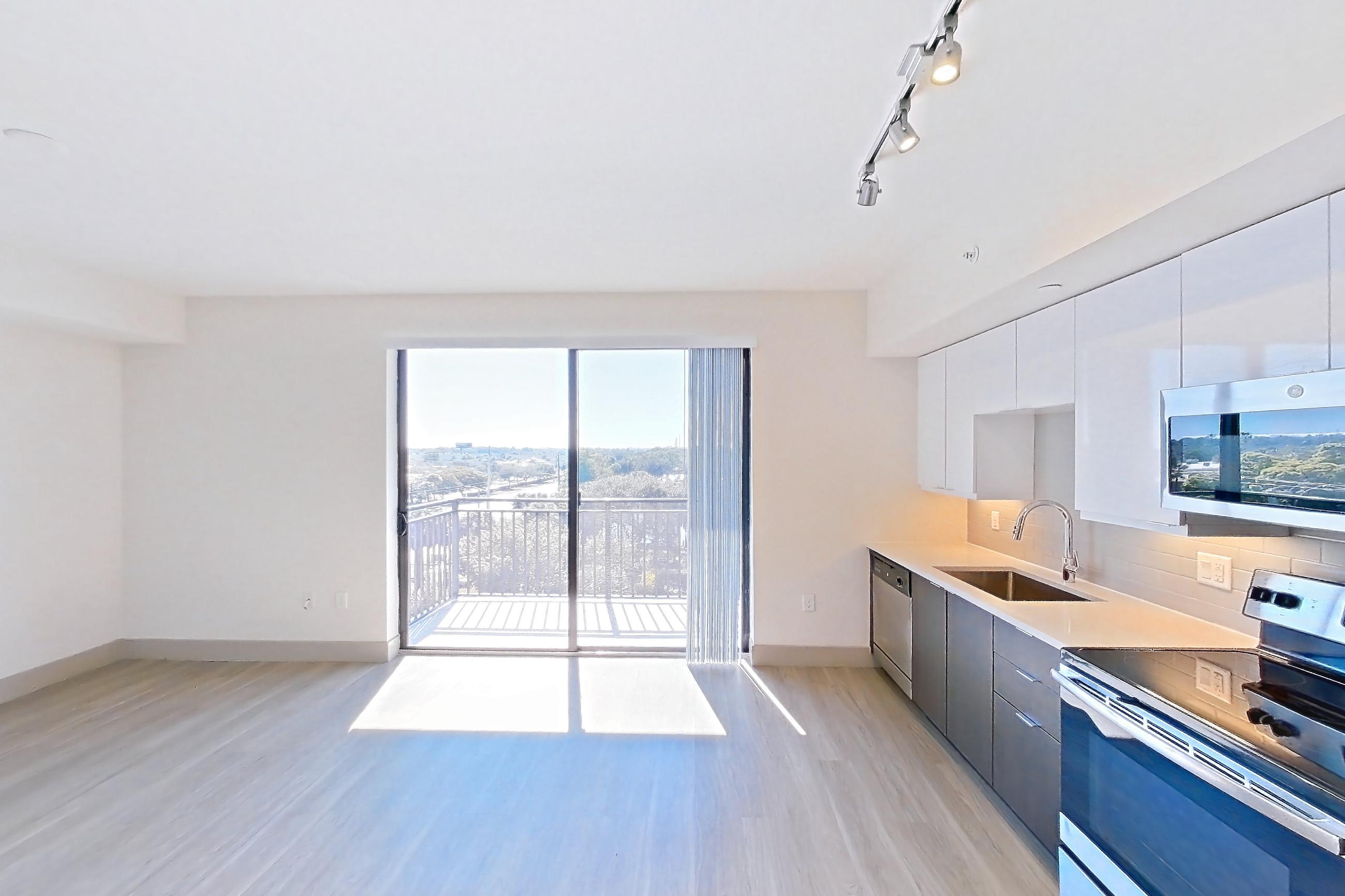 KITCHEN ENTRYWAY