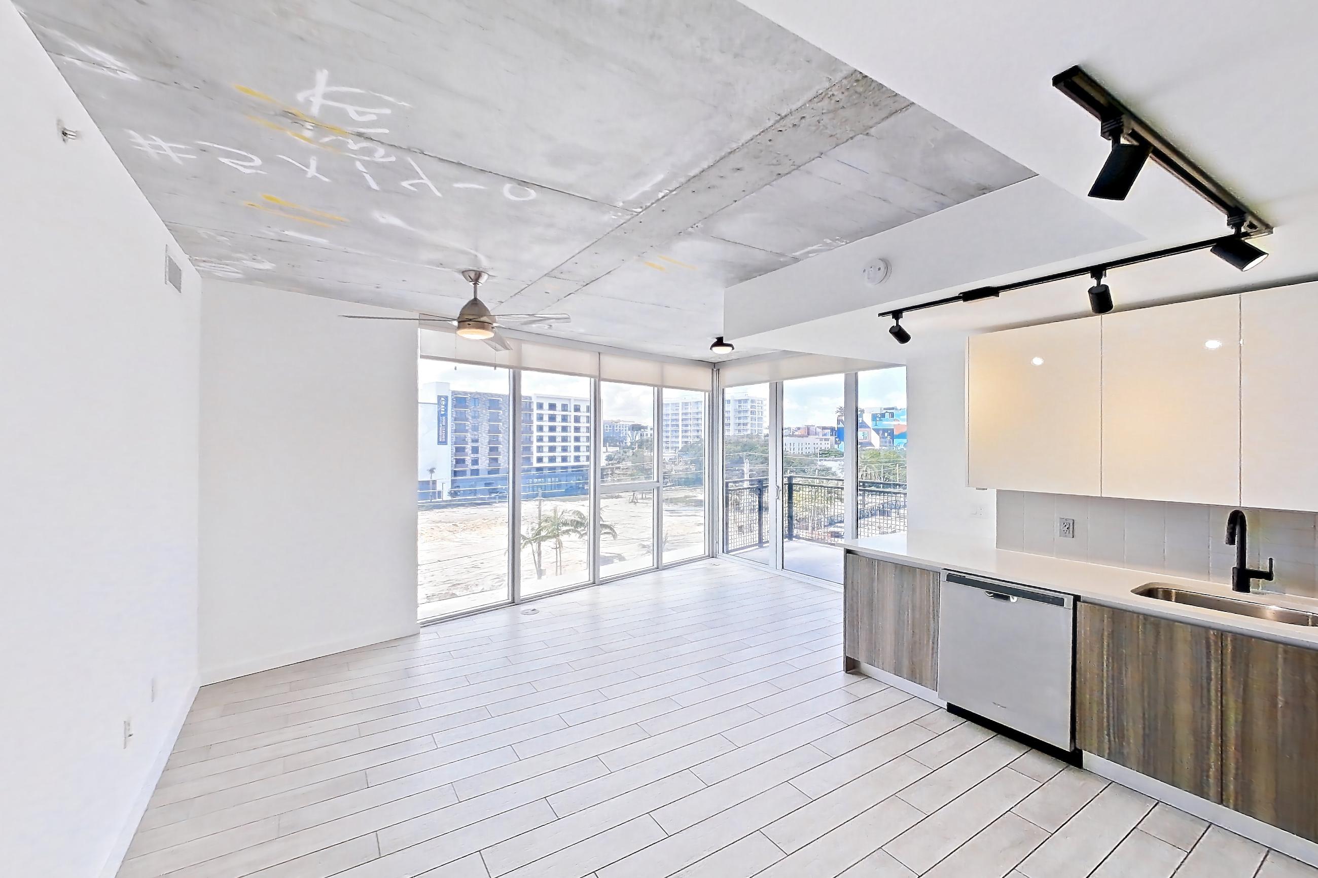 KITCHEN ENTRYWAY