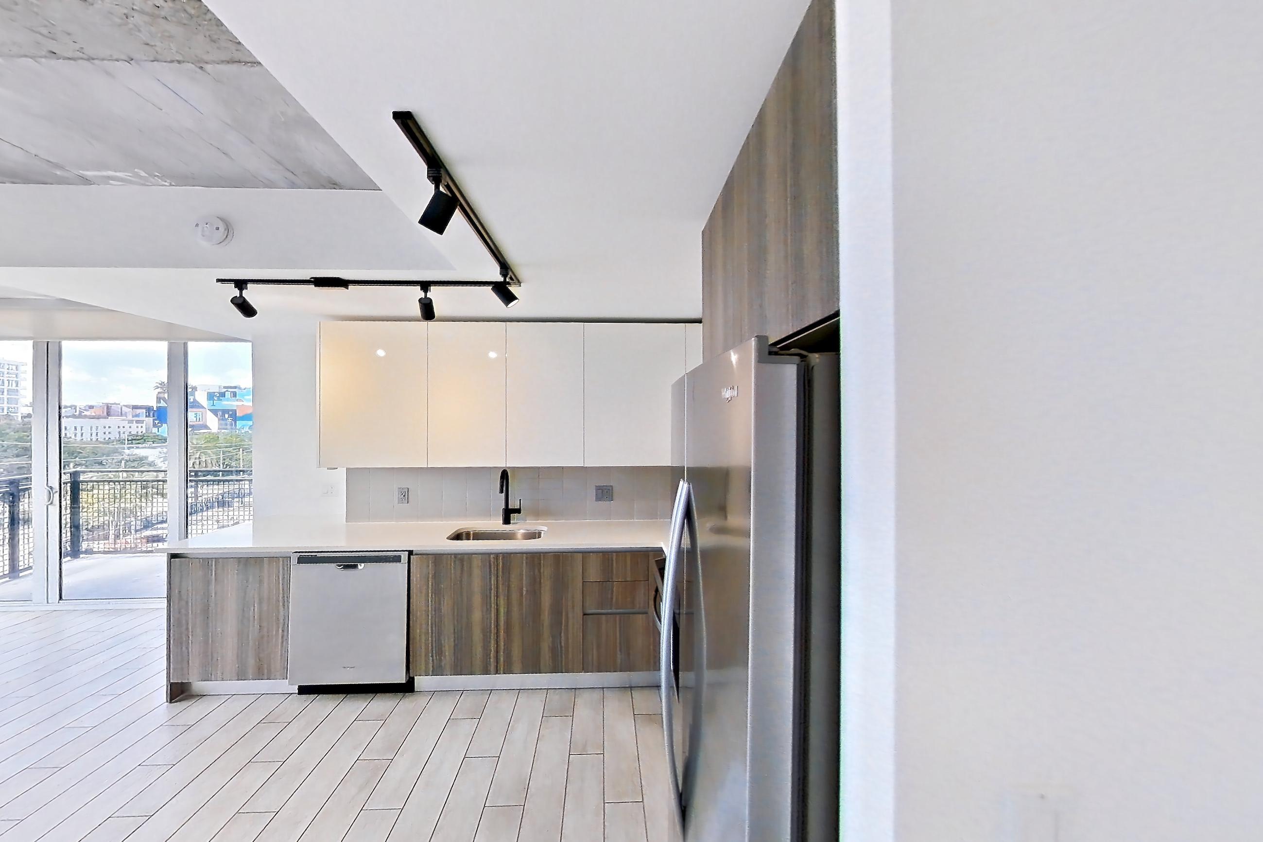 KITCHEN ENTRYWAY