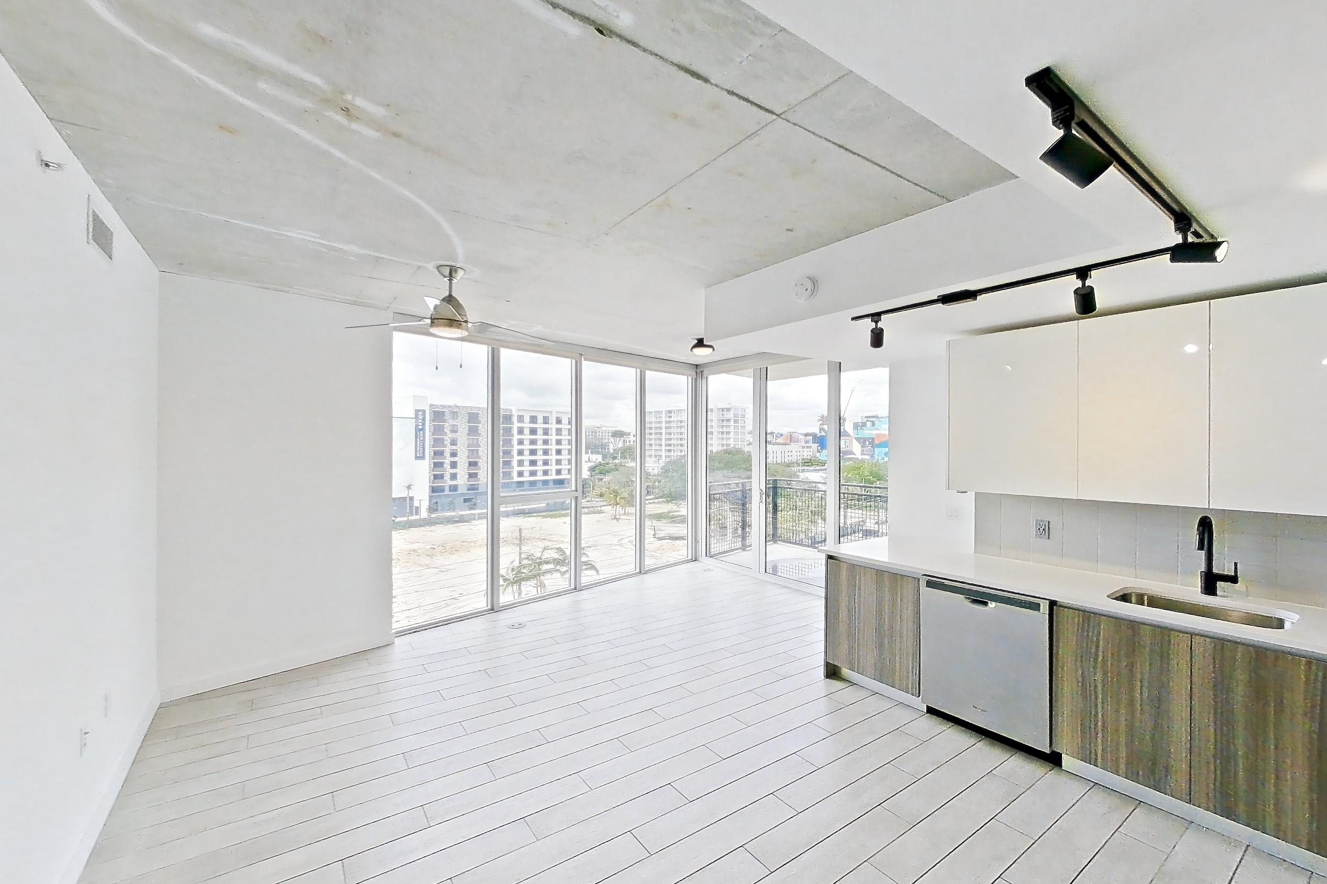 KITCHEN ENTRYWAY