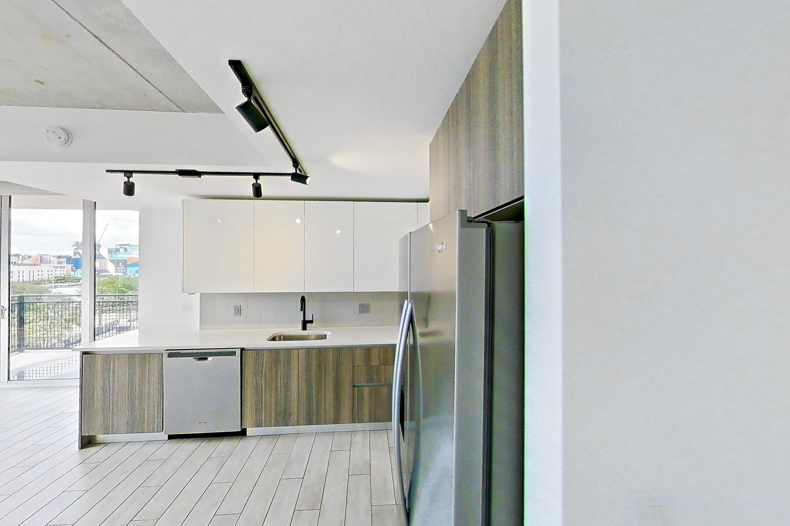 KITCHEN ENTRYWAY