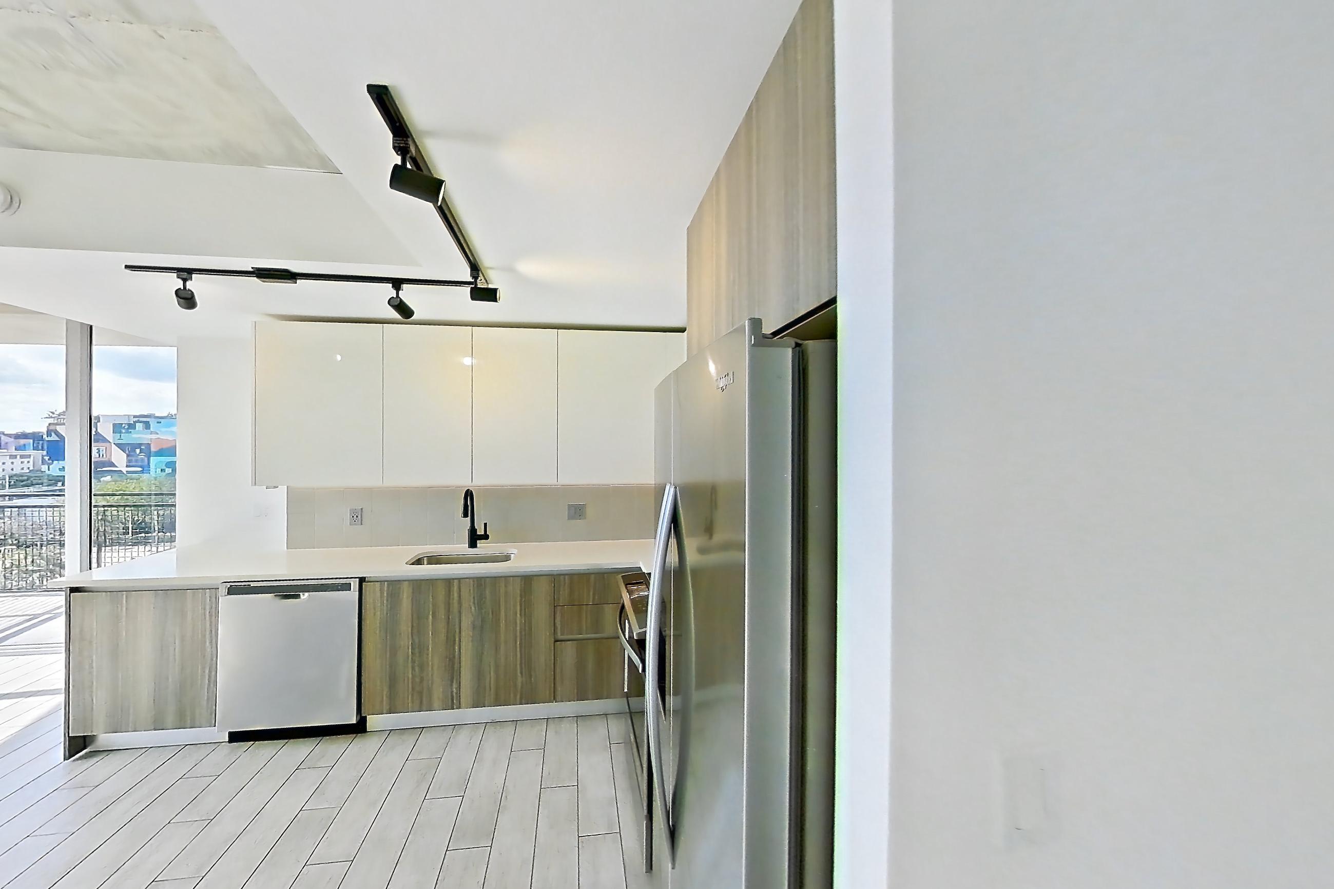 KITCHEN ENTRYWAY