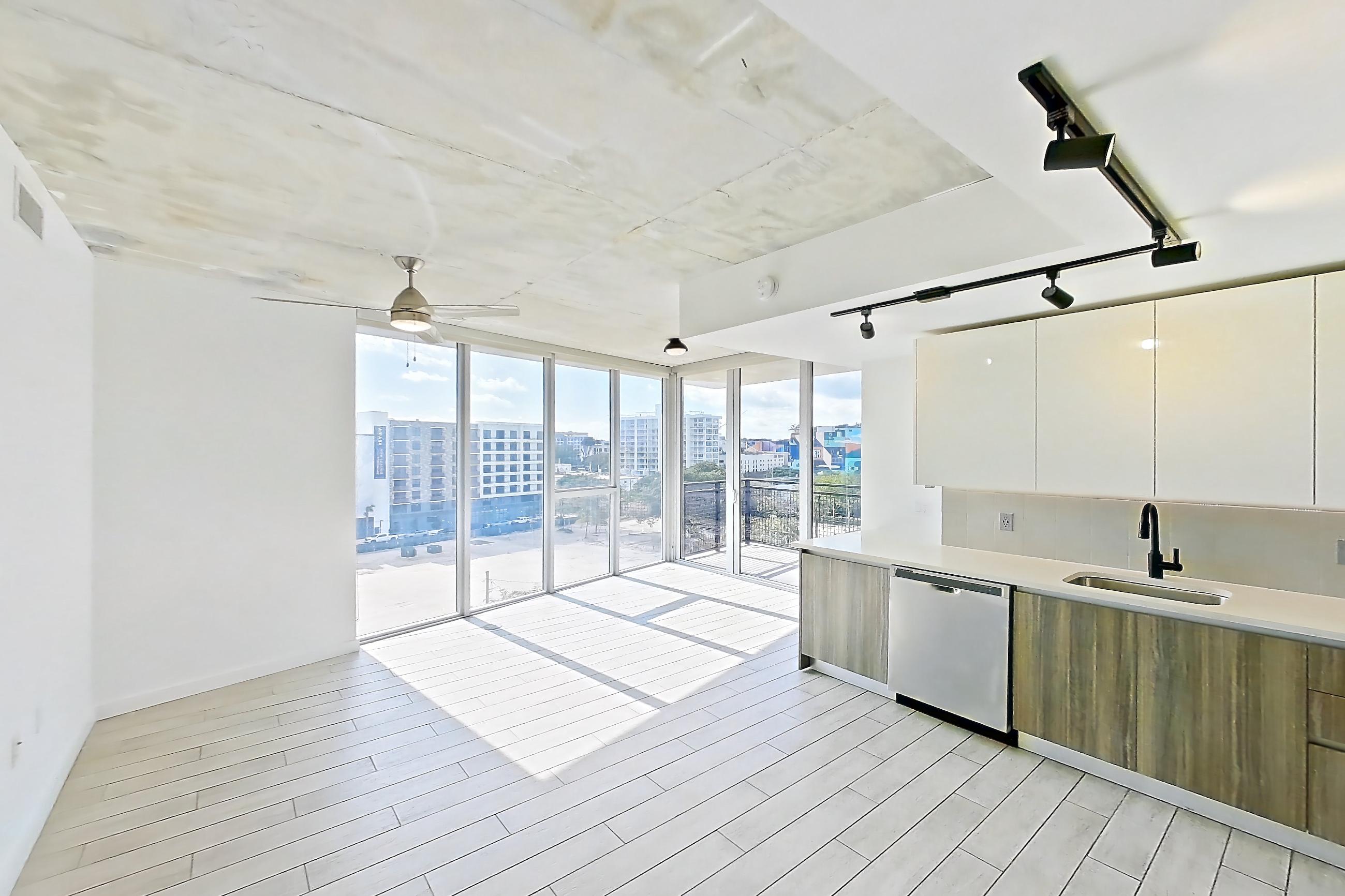 KITCHEN ENTRYWAY