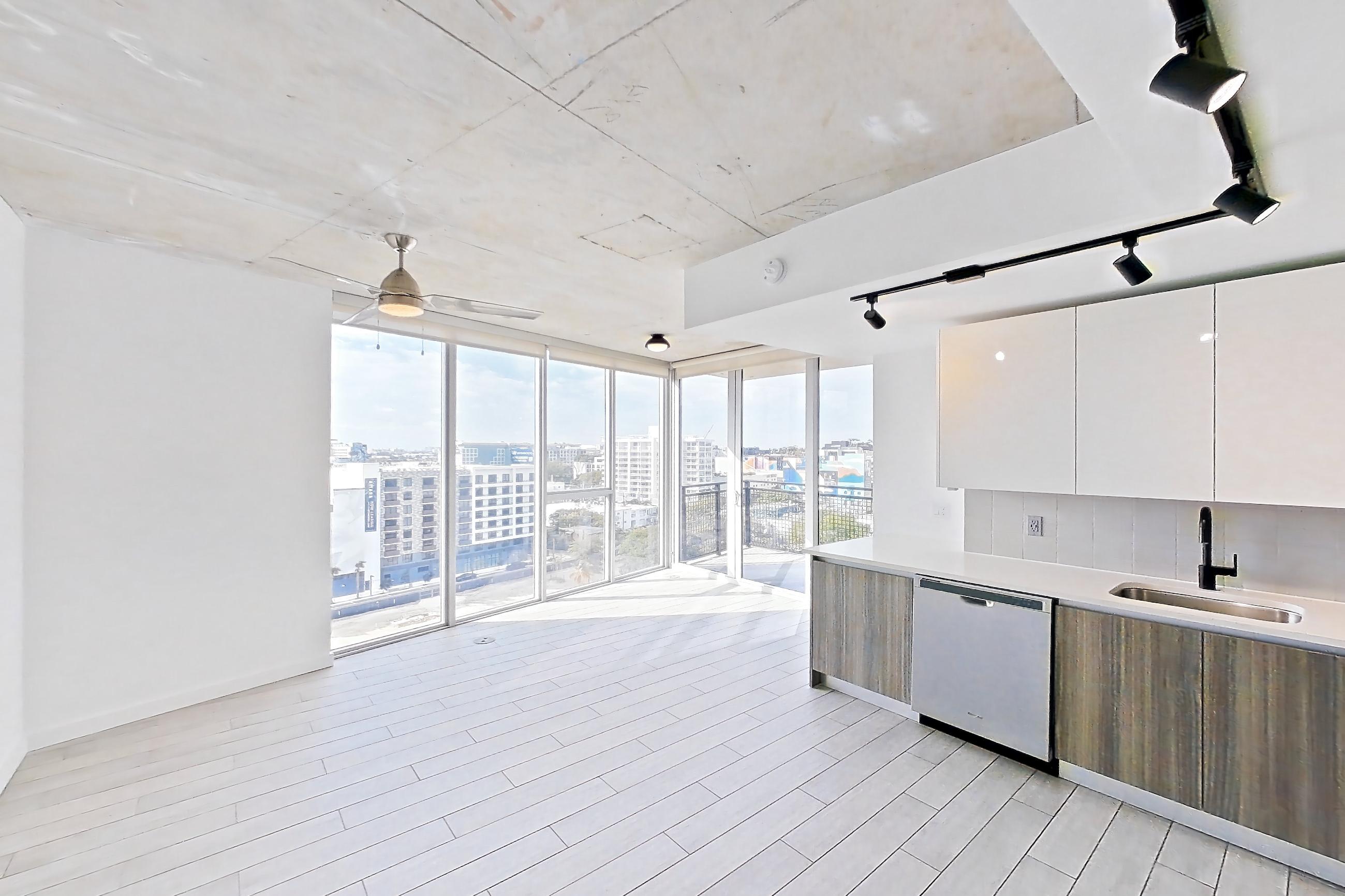 KITCHEN ENTRYWAY