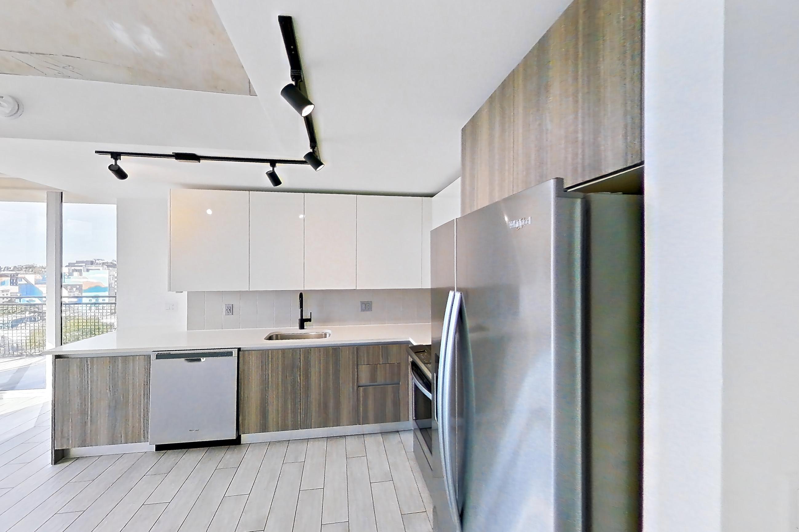 KITCHEN ENTRYWAY