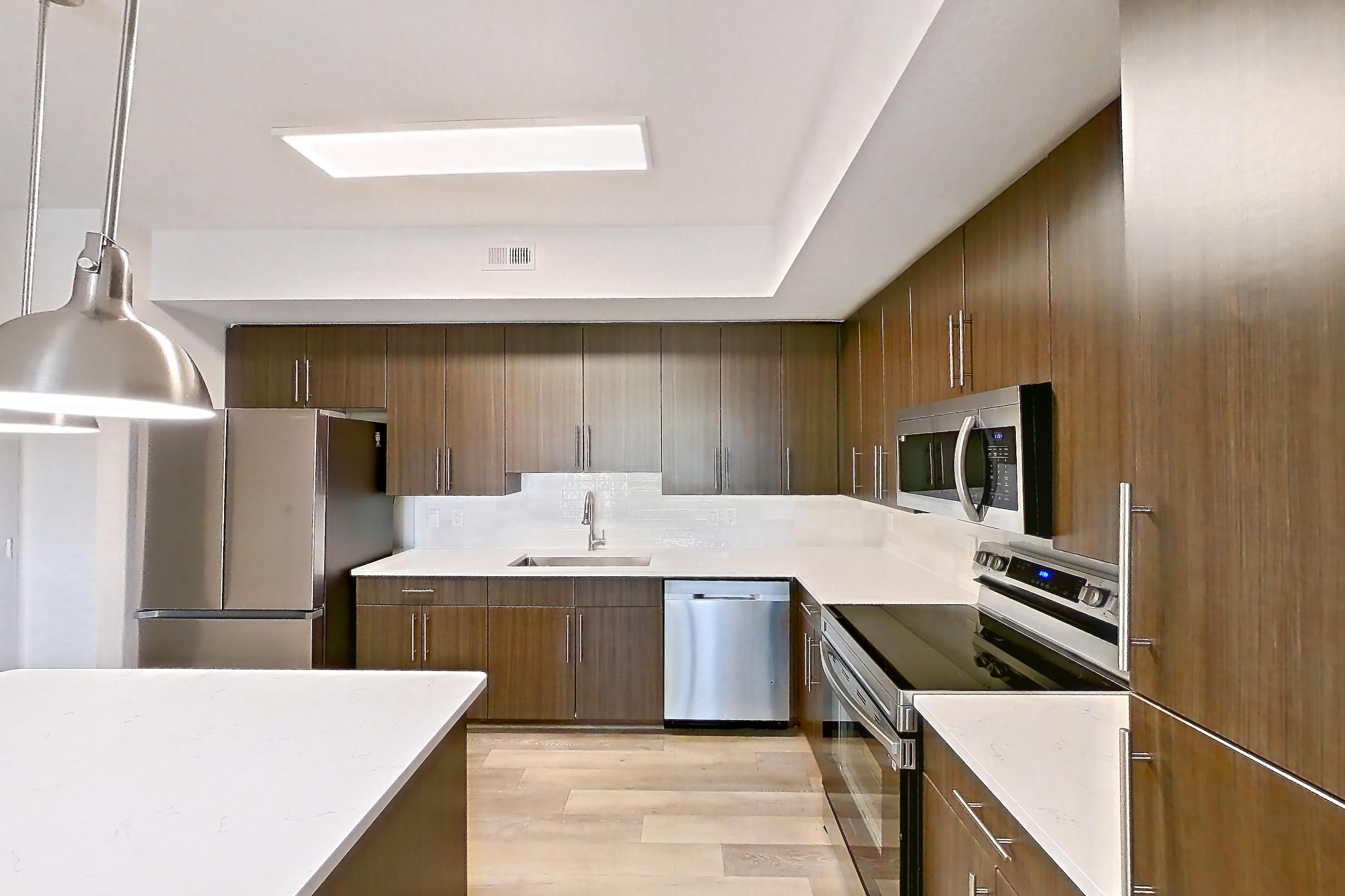 KITCHEN ISLAND CORNER