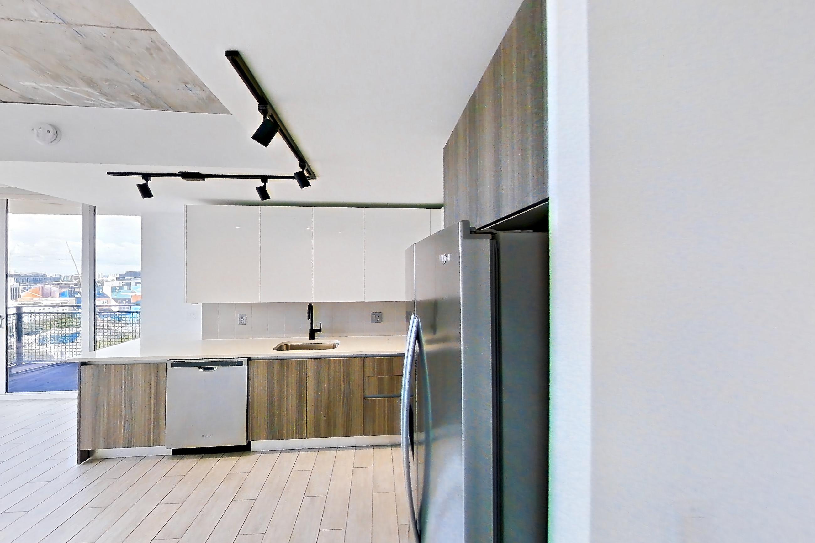 KITCHEN ENTRYWAY