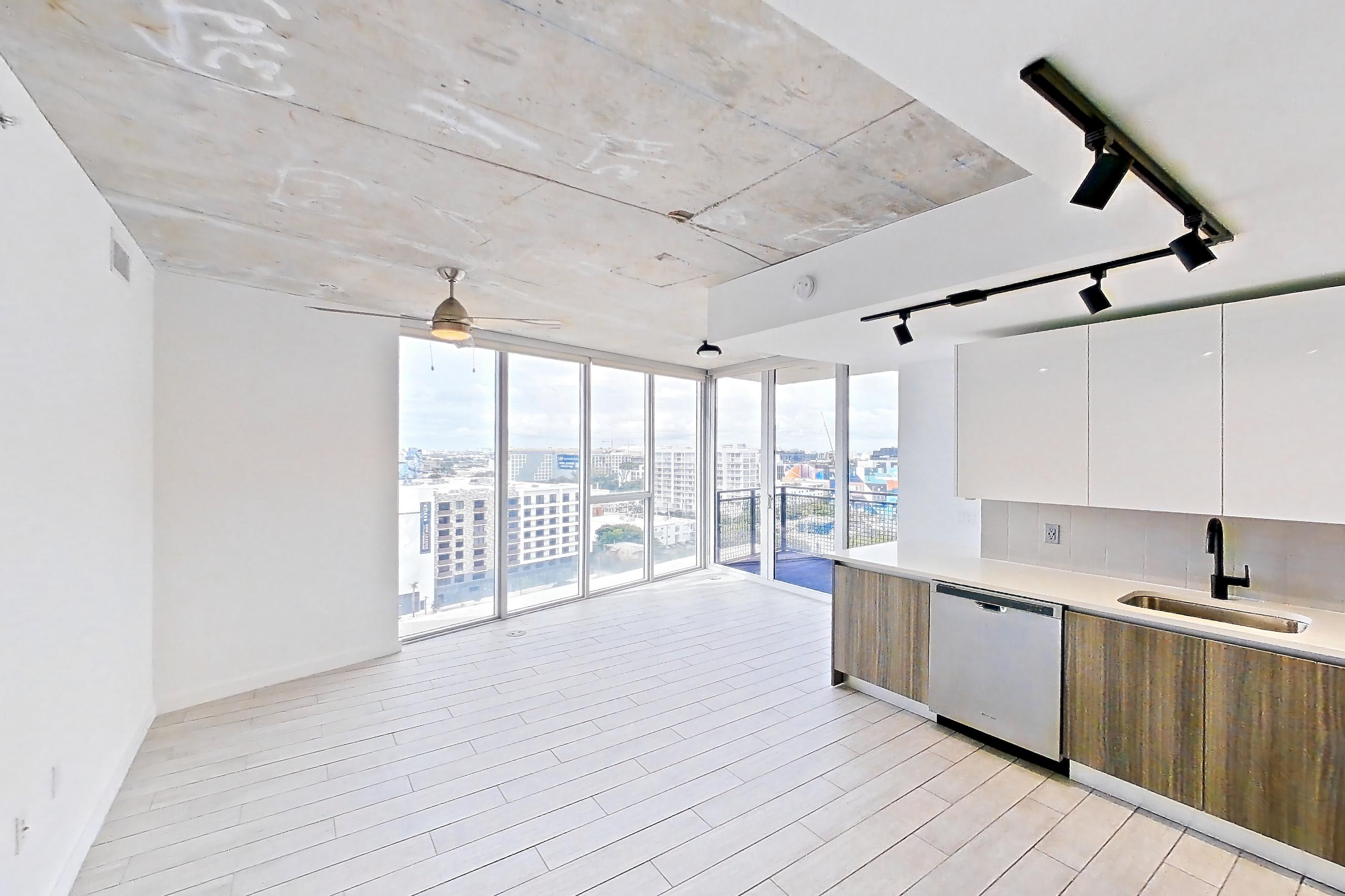 KITCHEN ENTRYWAY