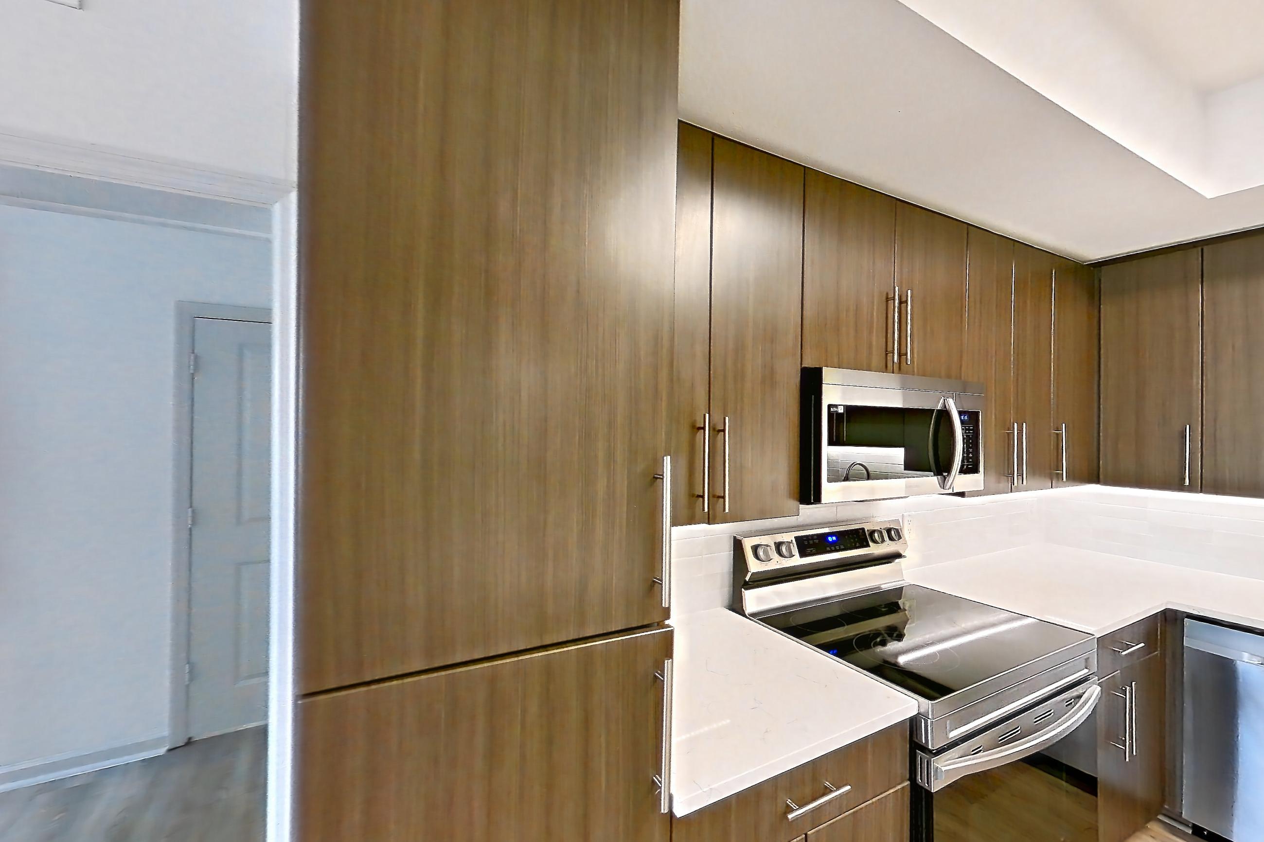 KITCHEN ISLAND CORNER