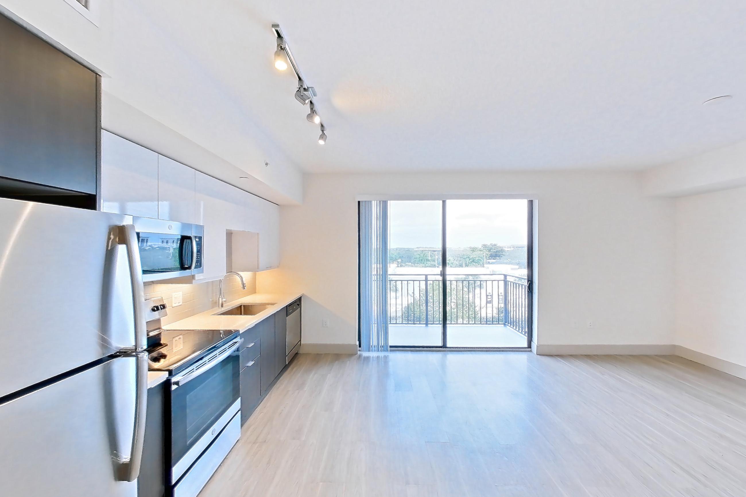 KITCHEN ENTRYWAY