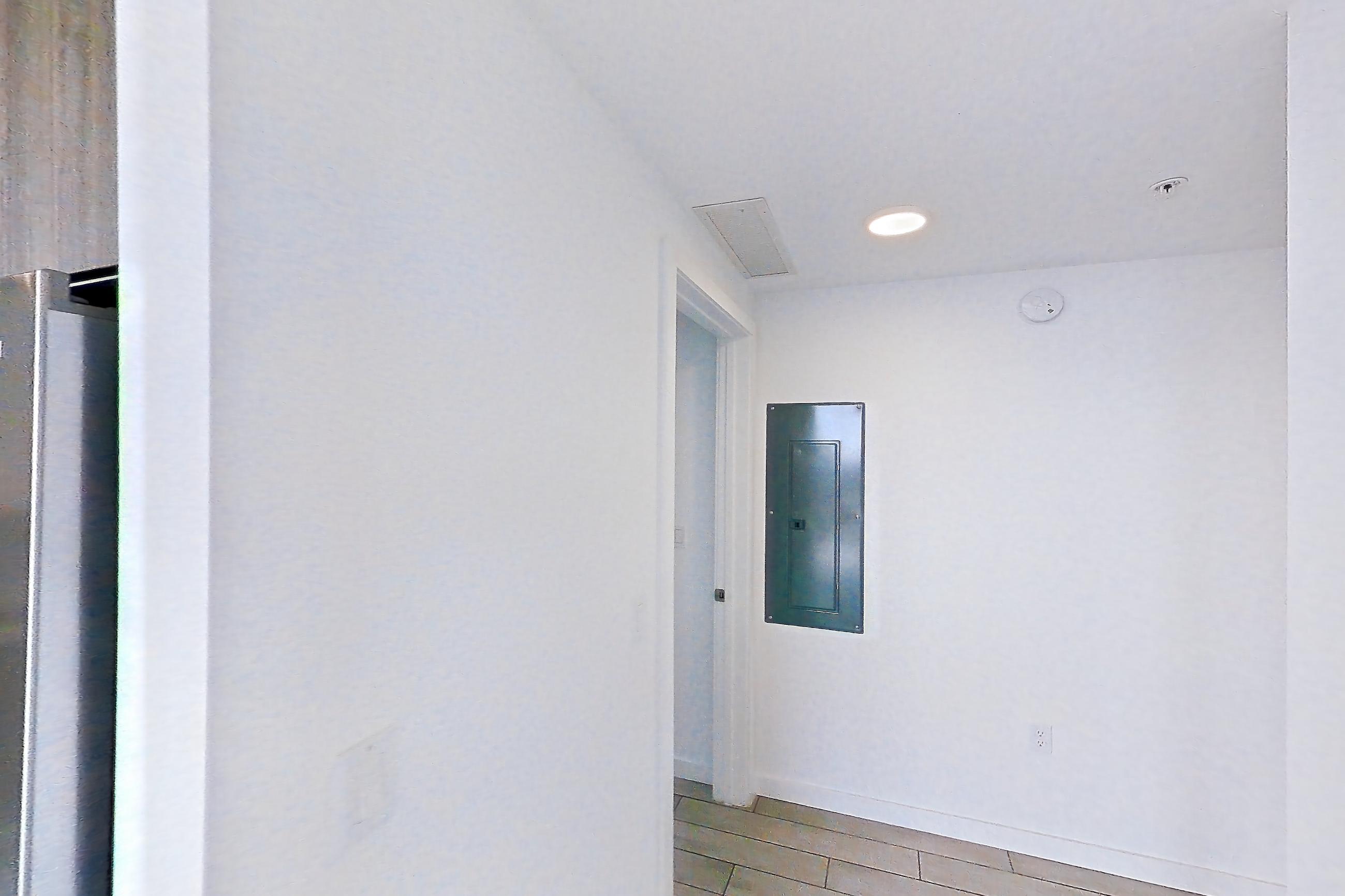 KITCHEN ENTRYWAY