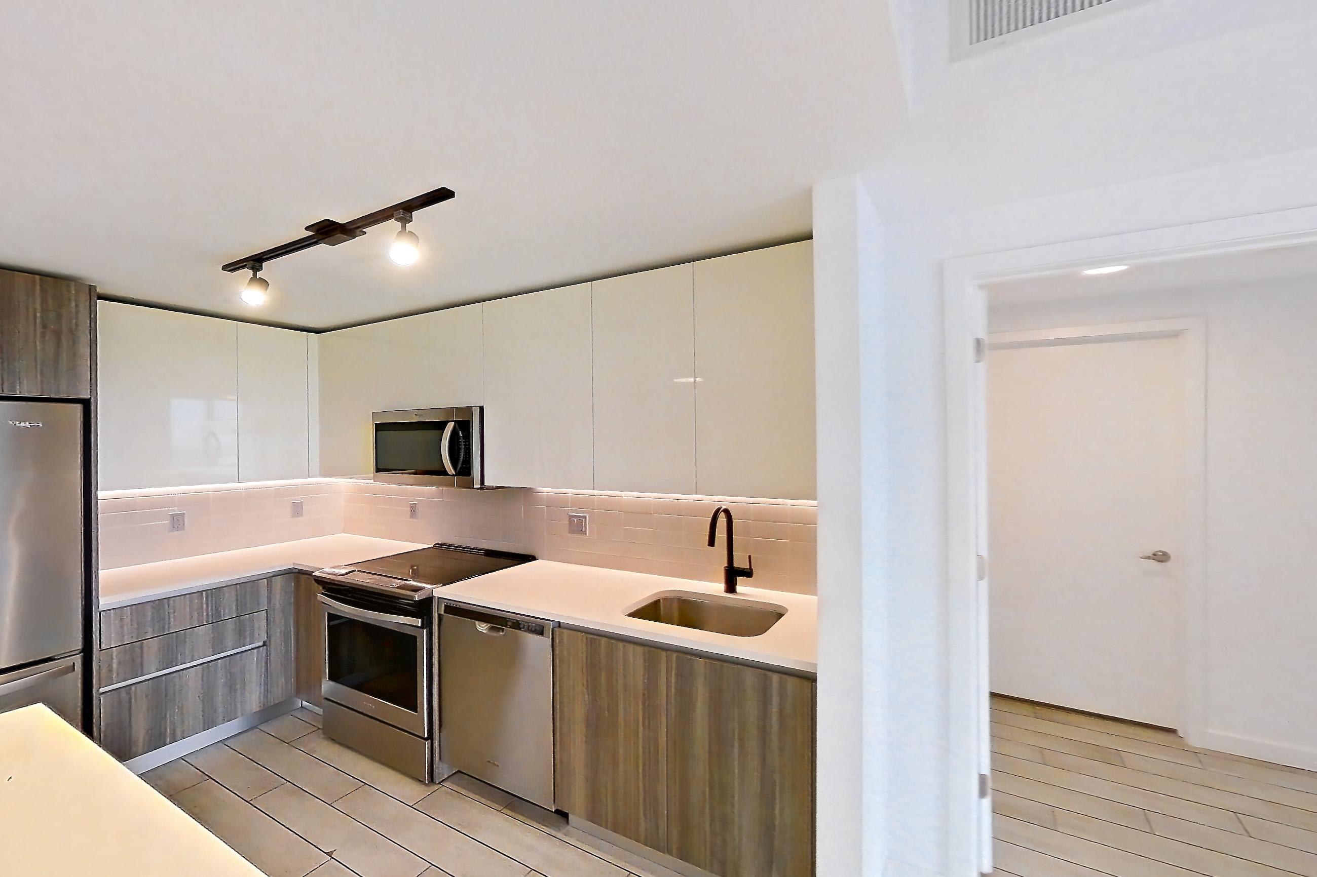 KITCHEN ISLAND CORNER