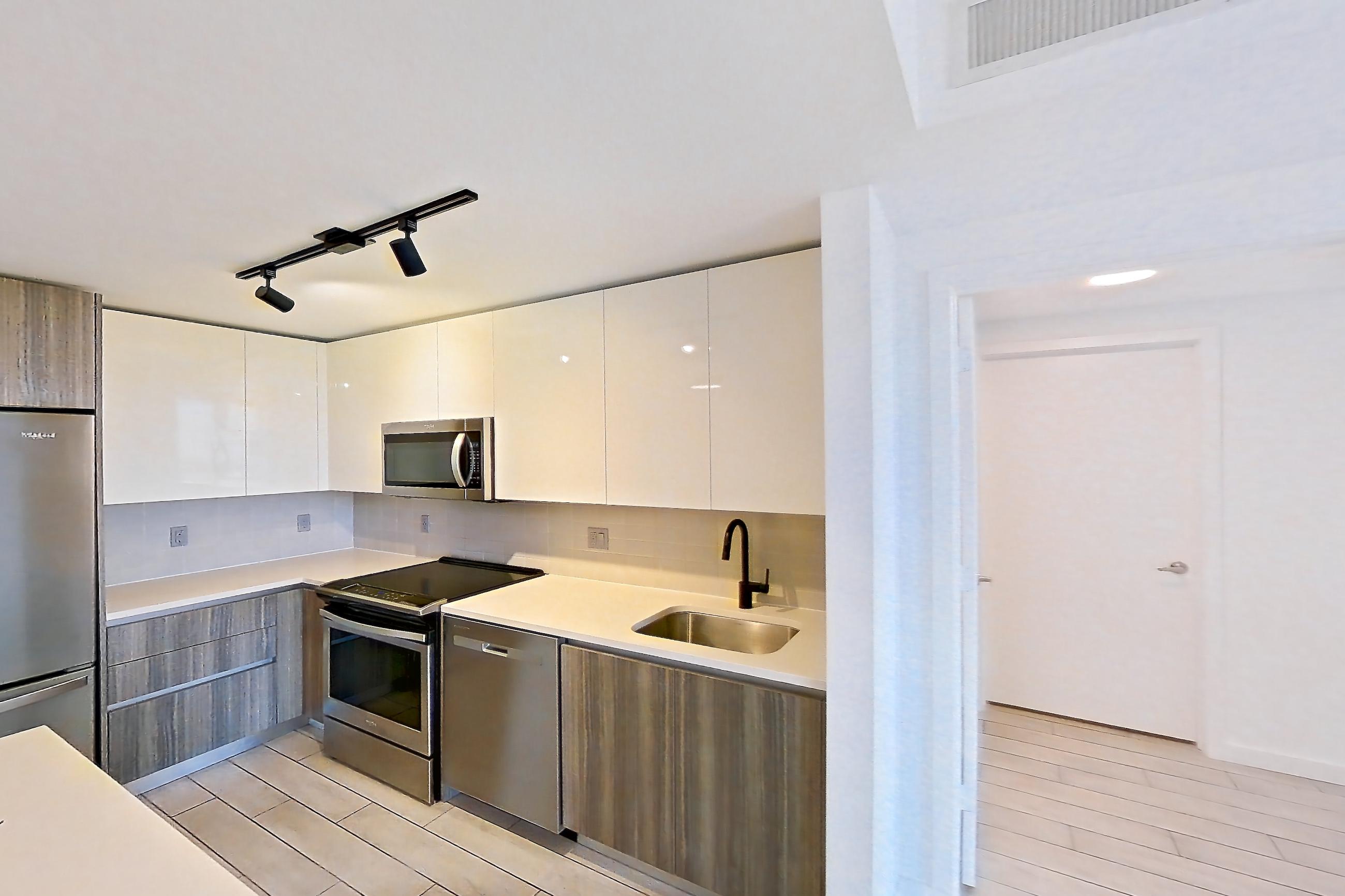 KITCHEN ISLAND CORNER (representative of this floor plan)
