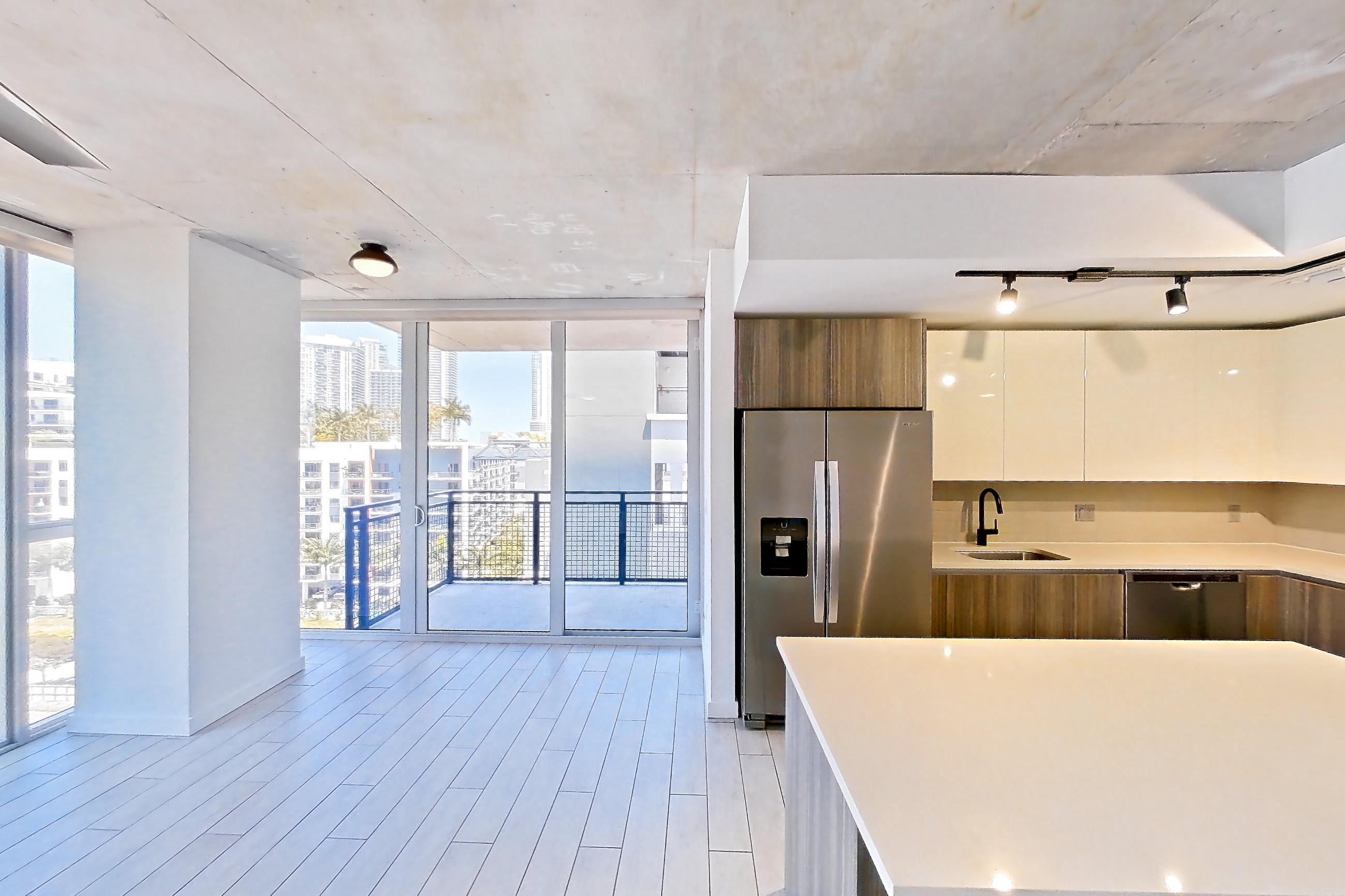 KITCHEN ISLAND CORNER