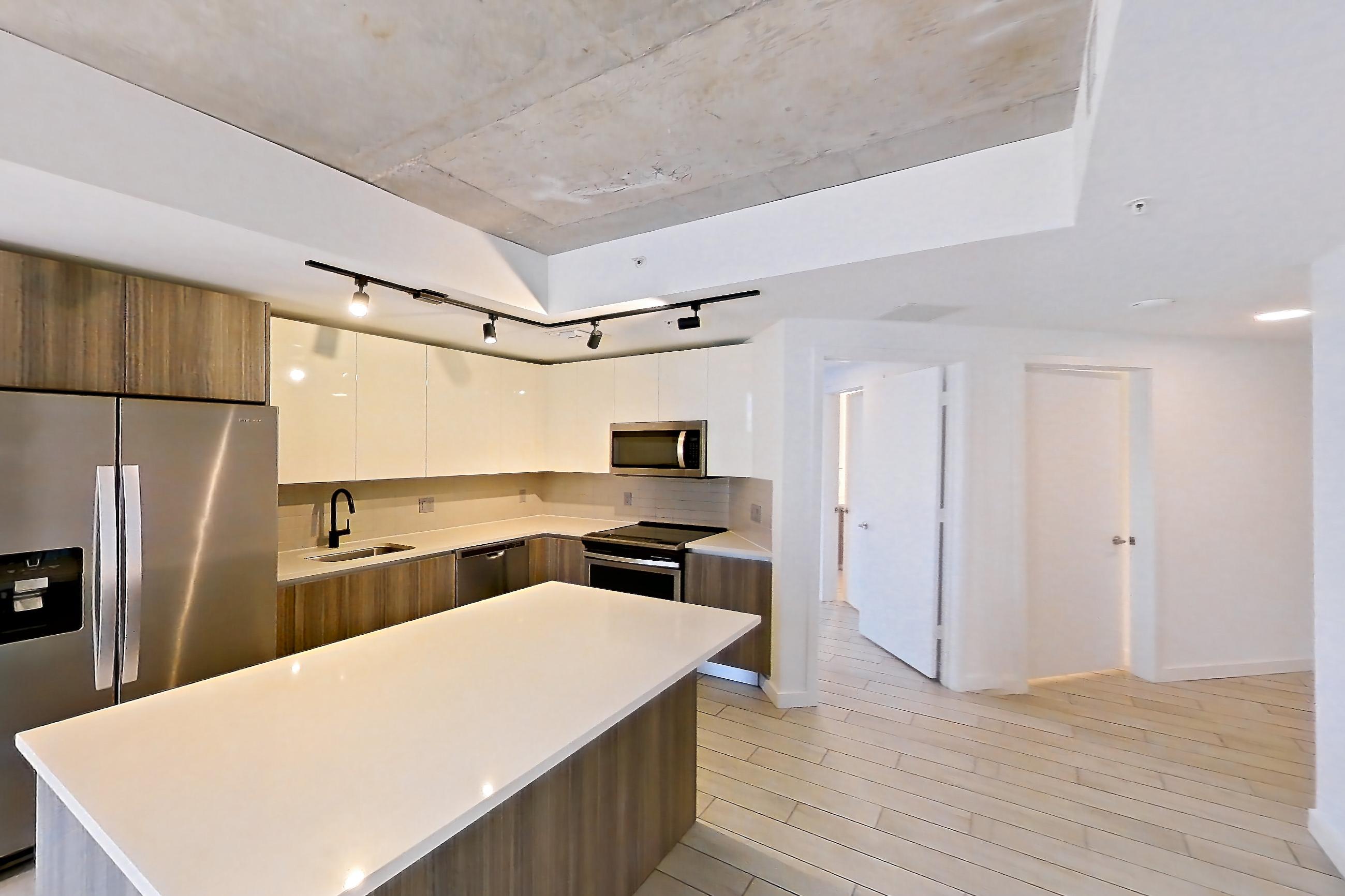 KITCHEN ISLAND CORNER