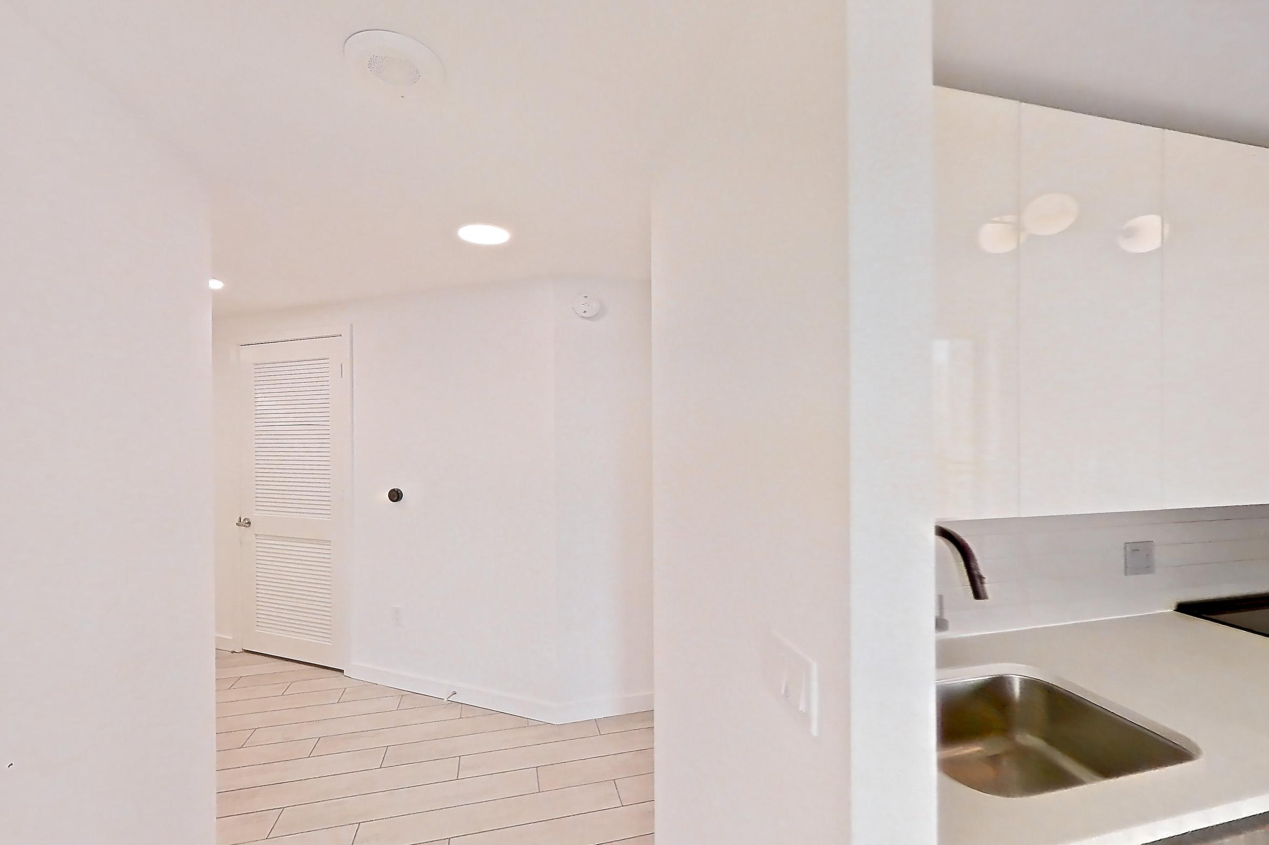 KITCHEN ENTRYWAY