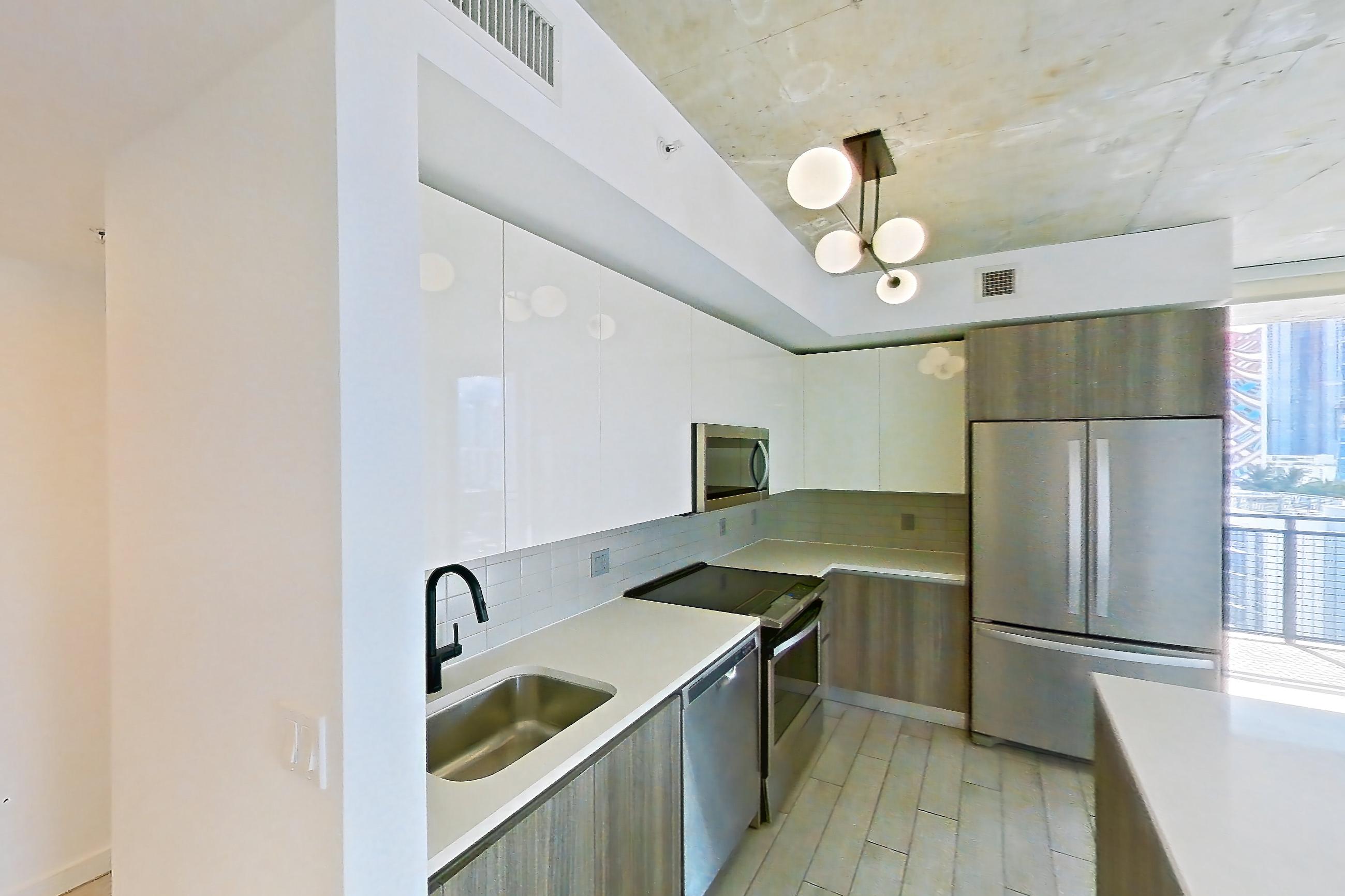 KITCHEN ENTRYWAY