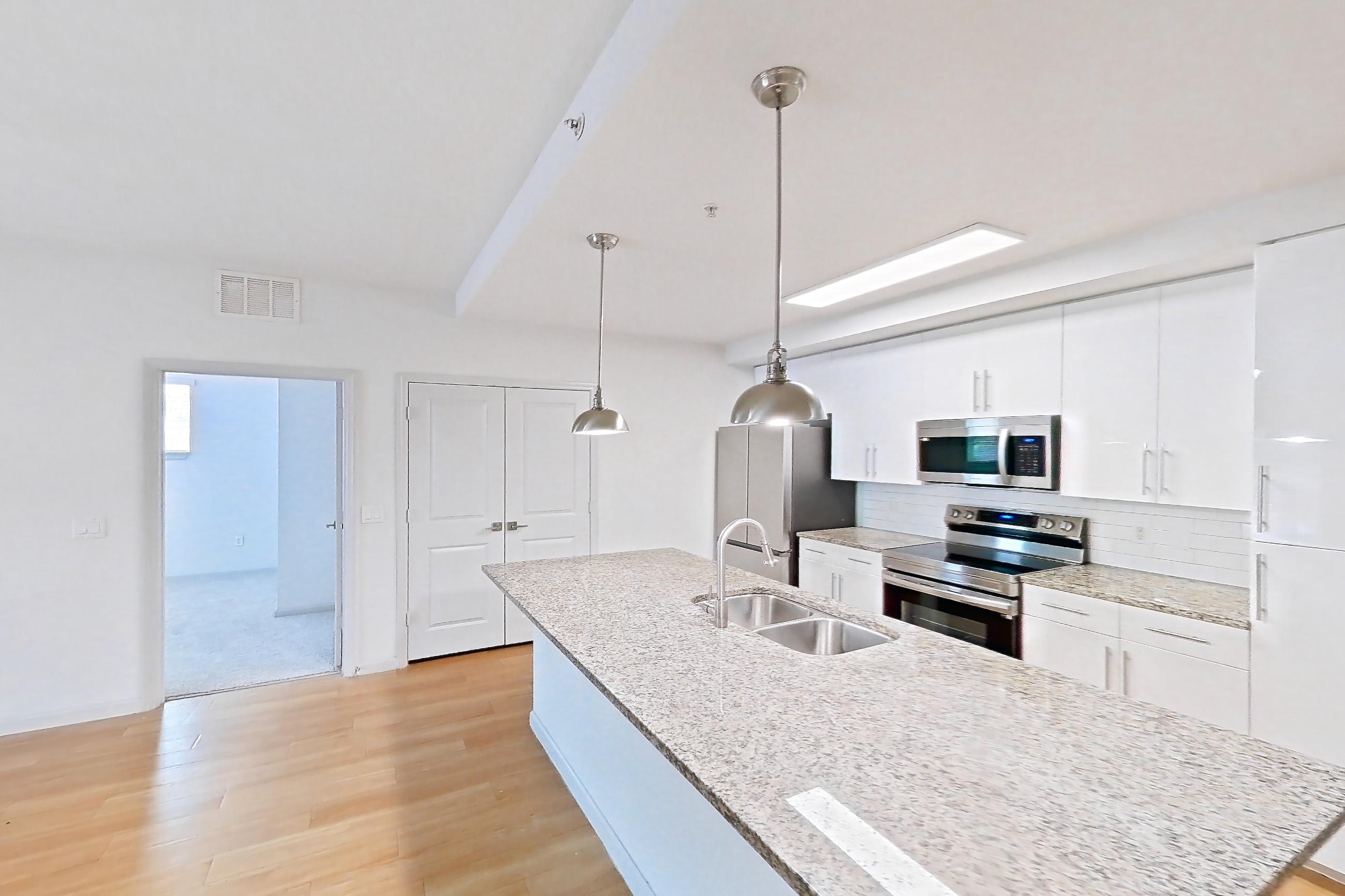 KITCHEN ISLAND CORNER 1