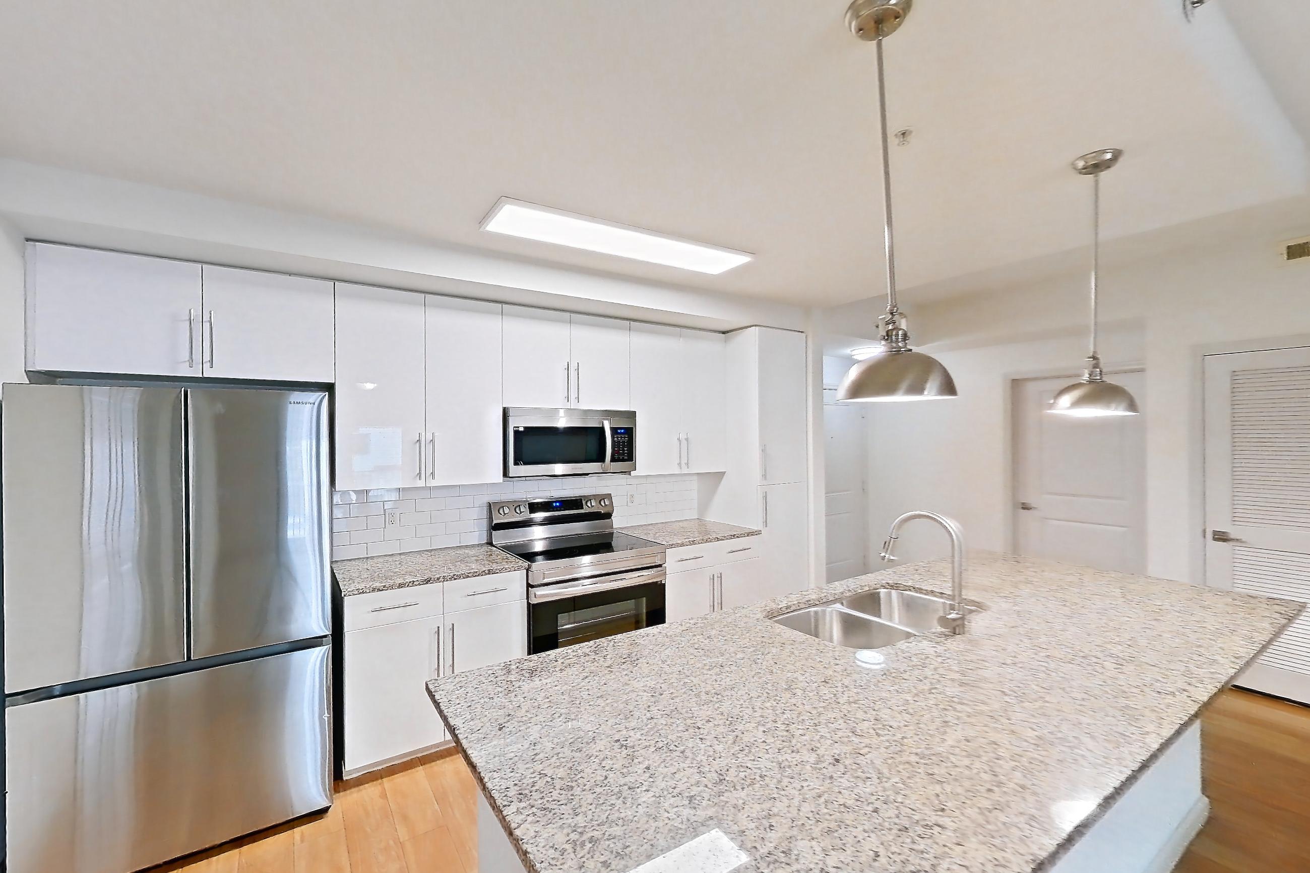KITCHEN ISLAND CORNER 2