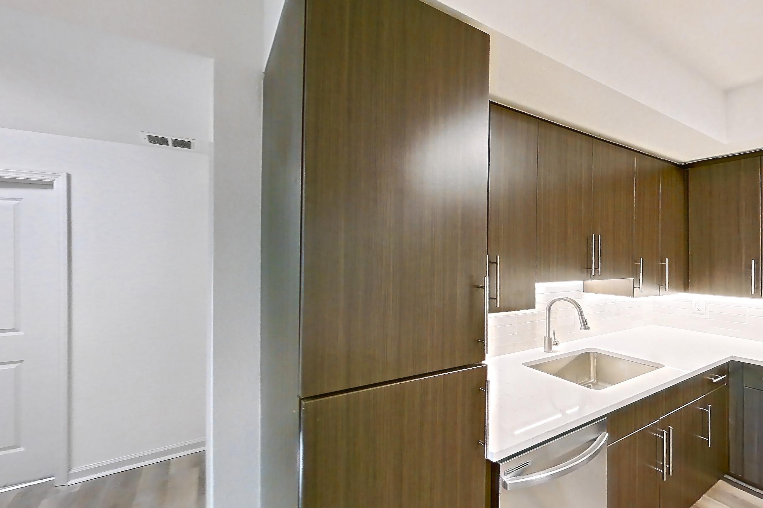 KITCHEN ISLAND CORNER 2