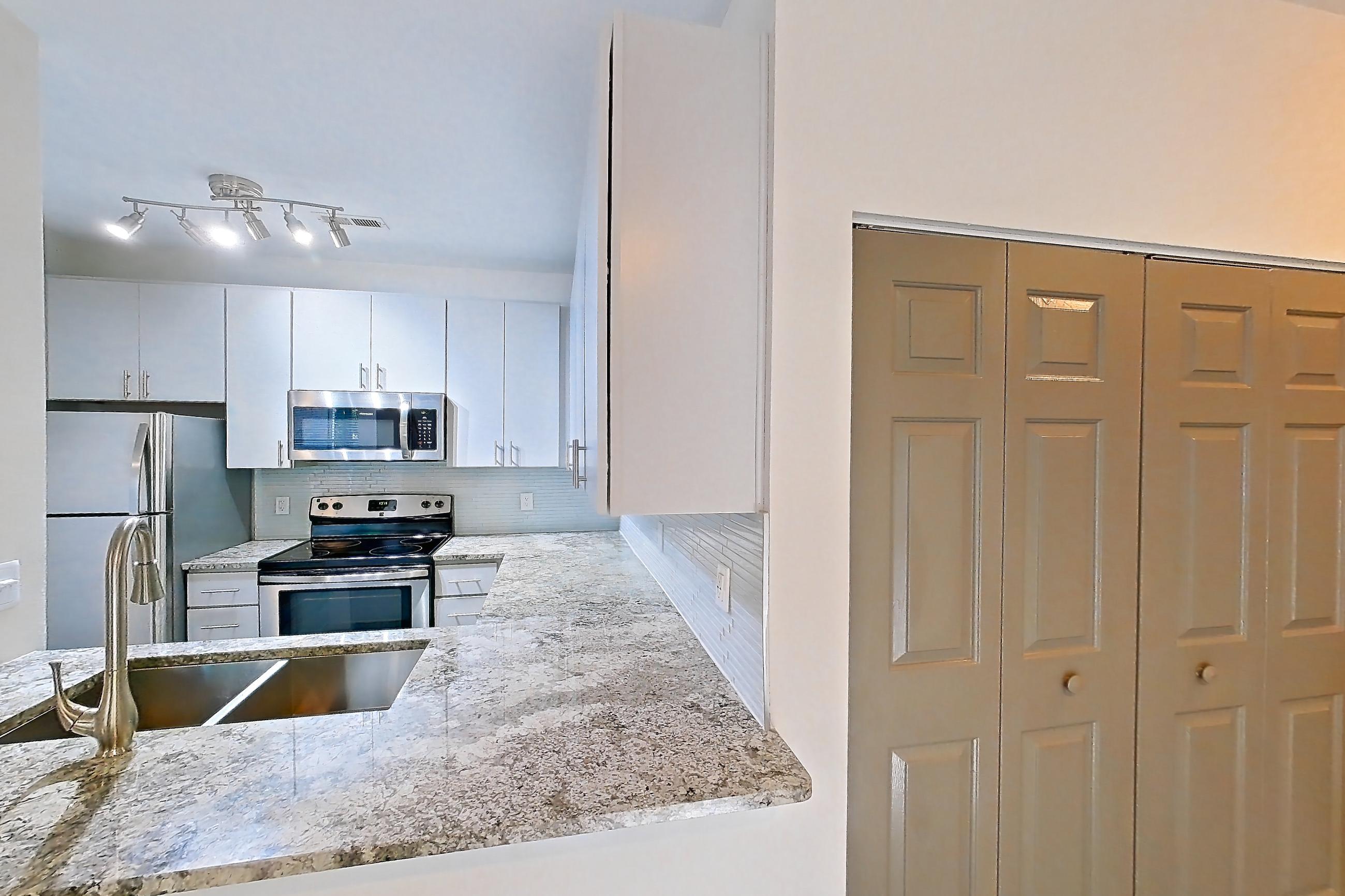 Dining room, Apartment 1525 at Cortland Seventy Seven