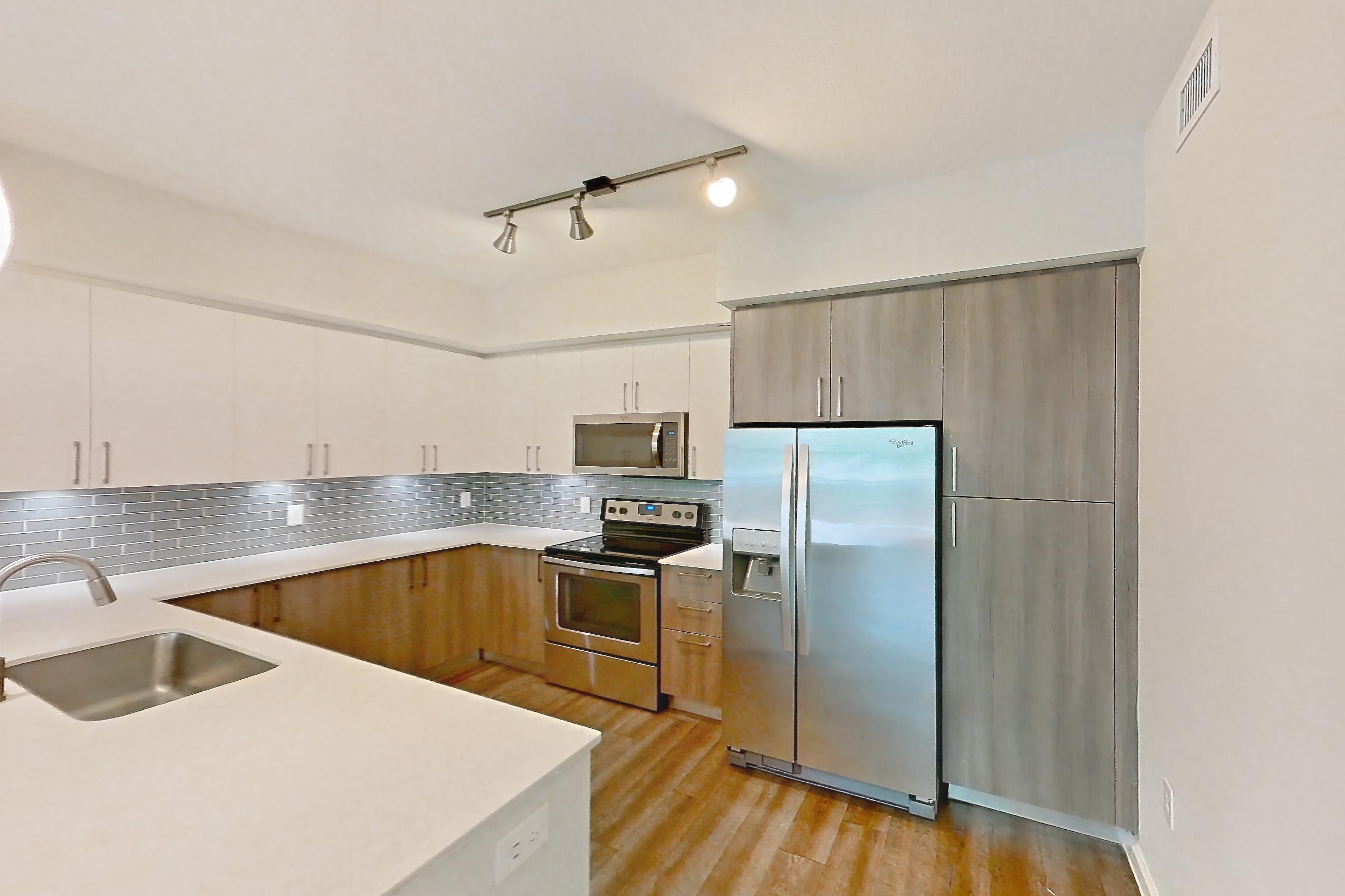 KITCHEN ENTRYWAY