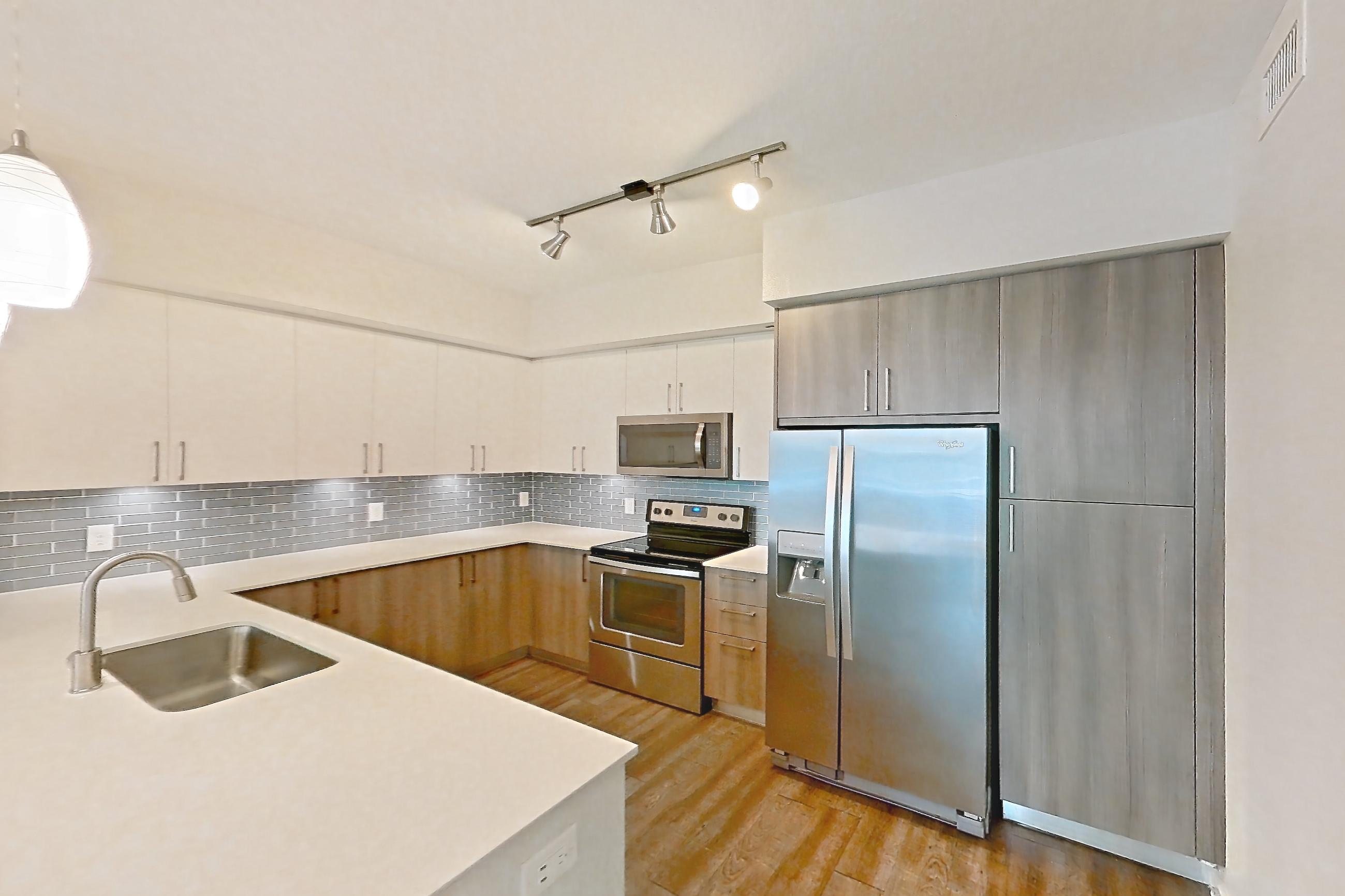 KITCHEN ENTRYWAY