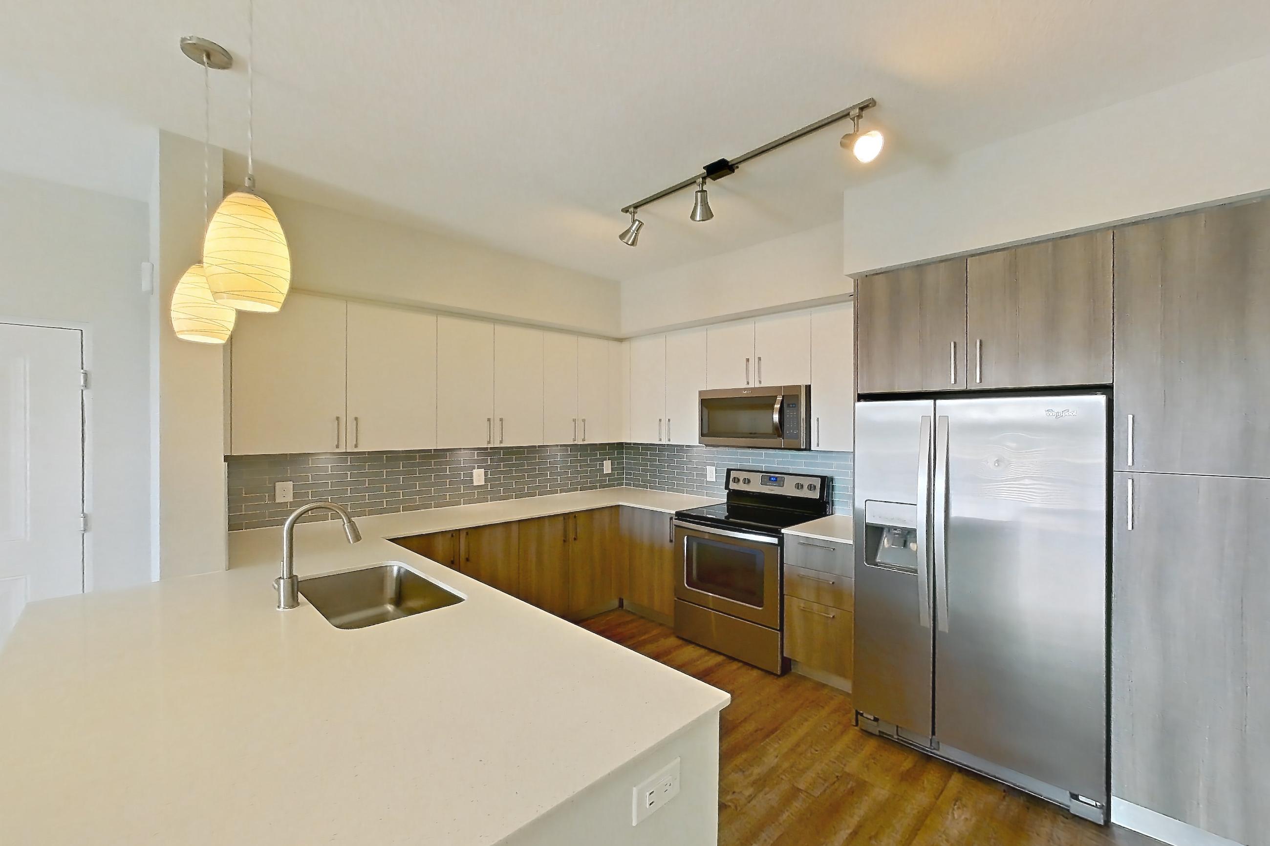 KITCHEN ENTRYWAY