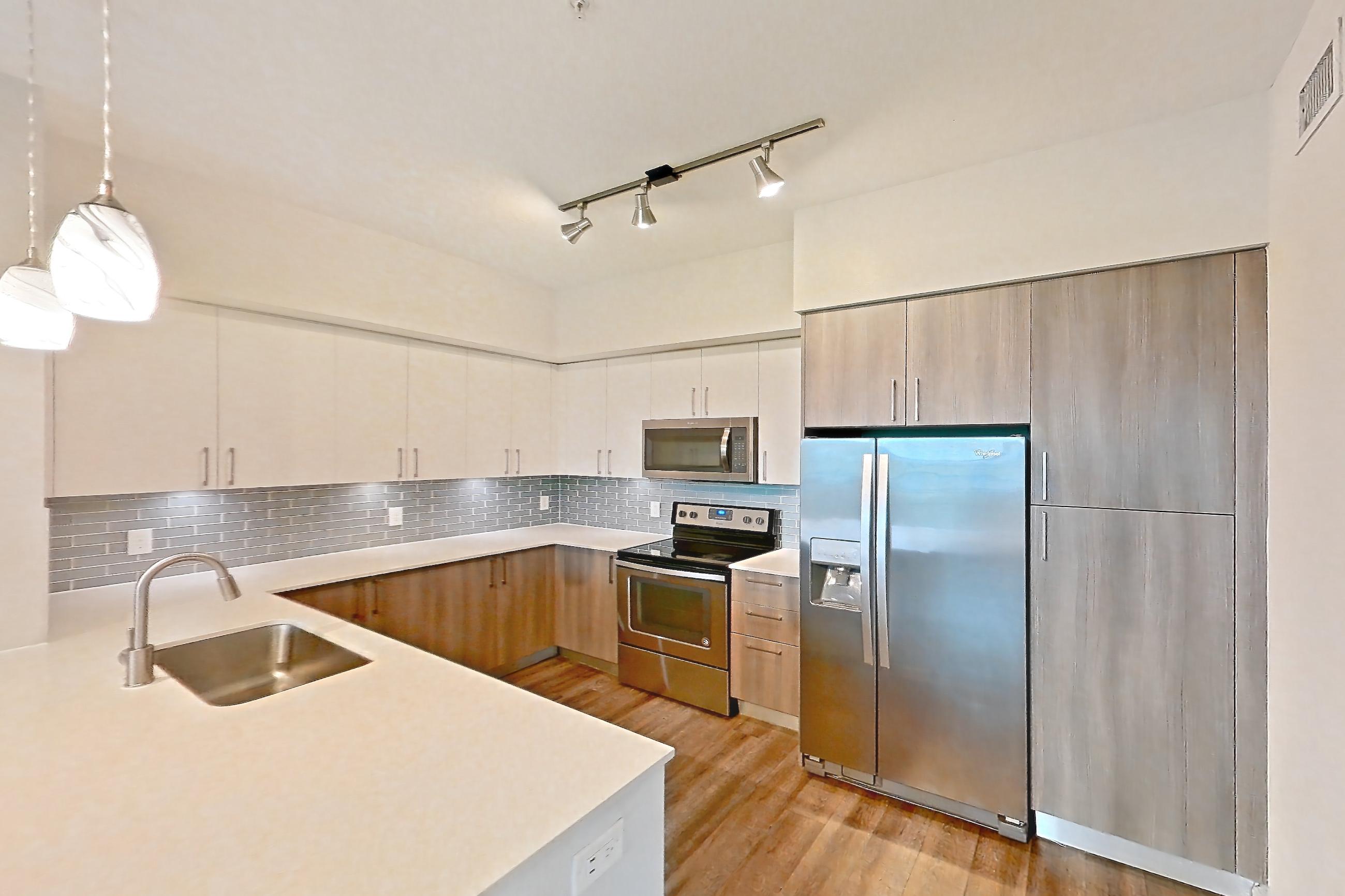 KITCHEN ENTRYWAY