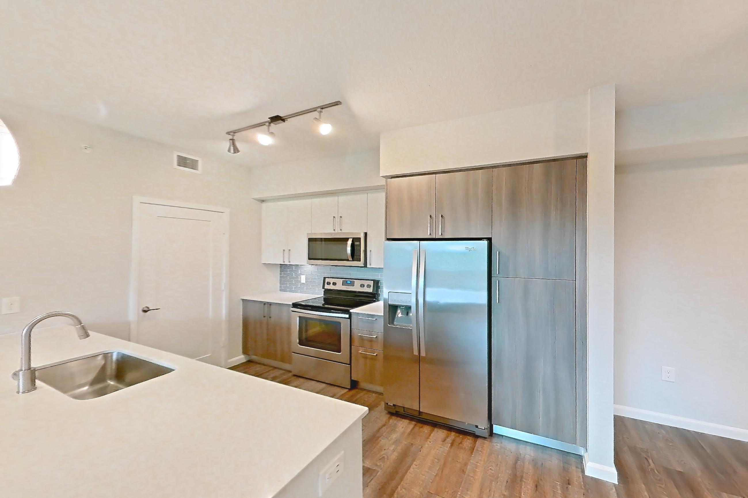 KITCHEN ENTRYWAY