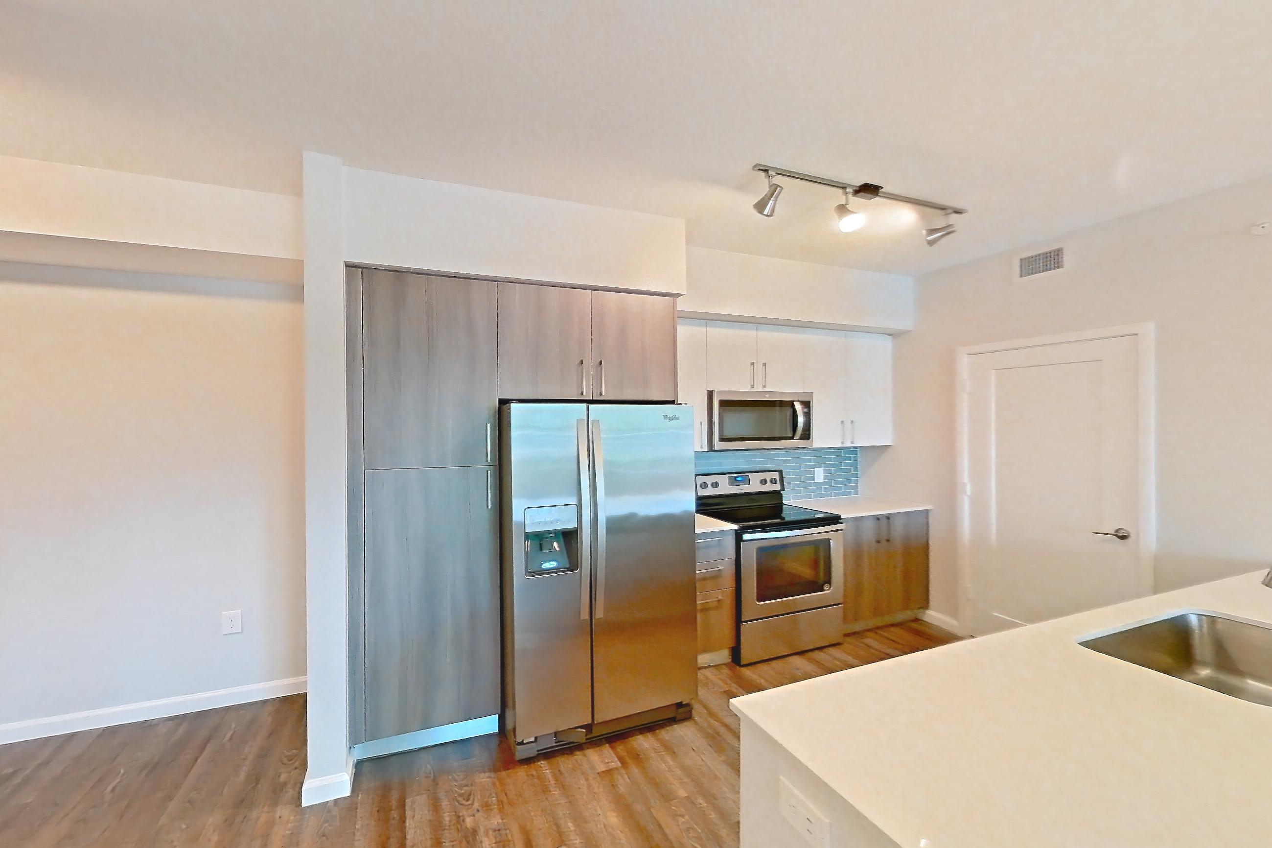 KITCHEN ENTRYWAY