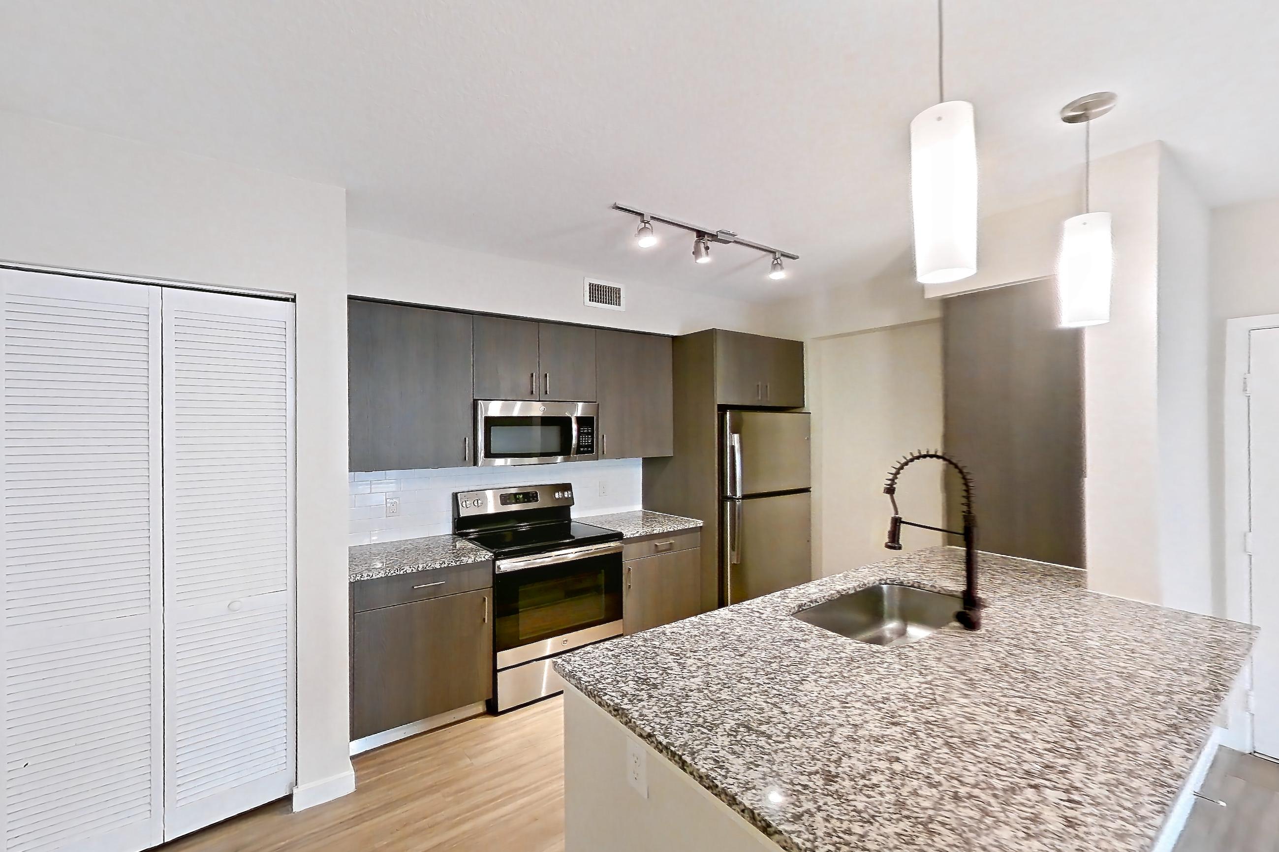 KITCHEN ENTRYWAY