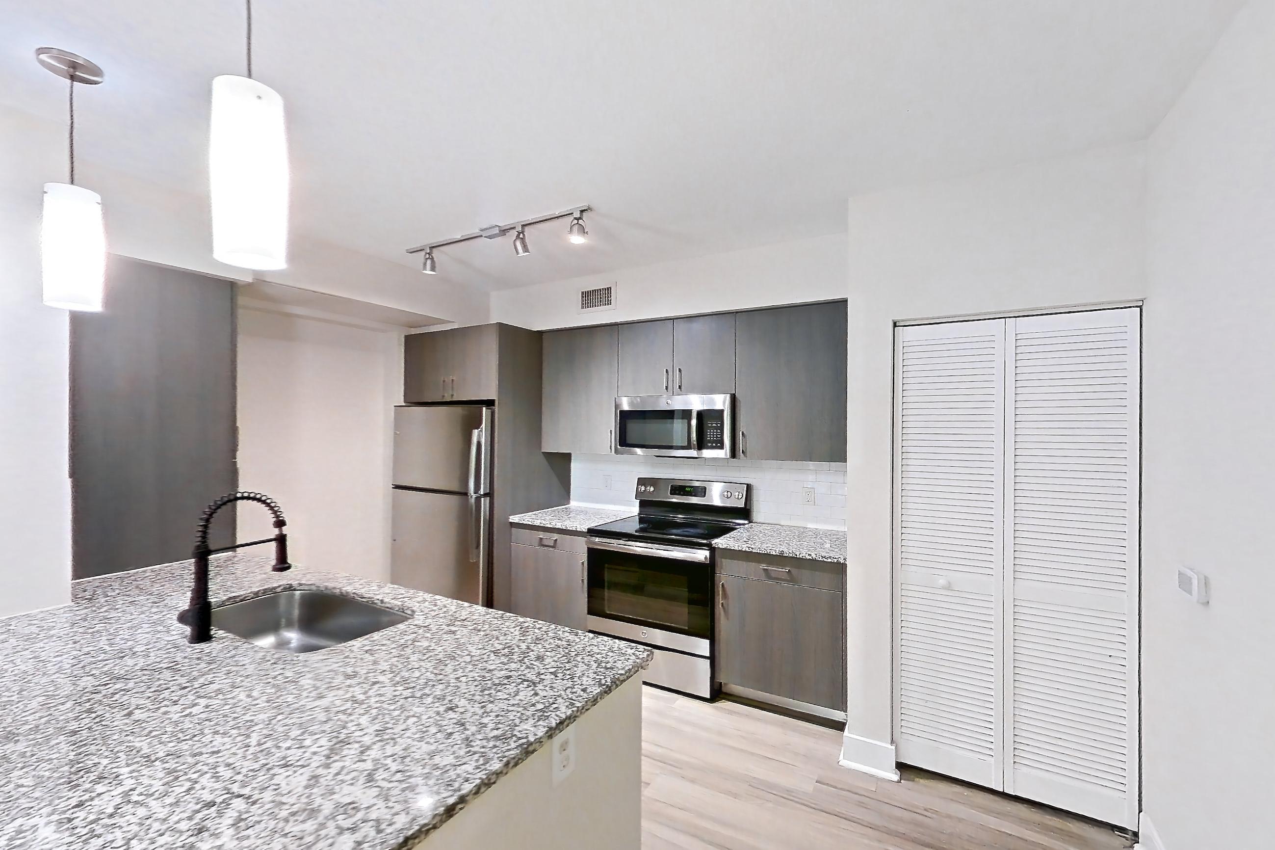 KITCHEN ENTRYWAY