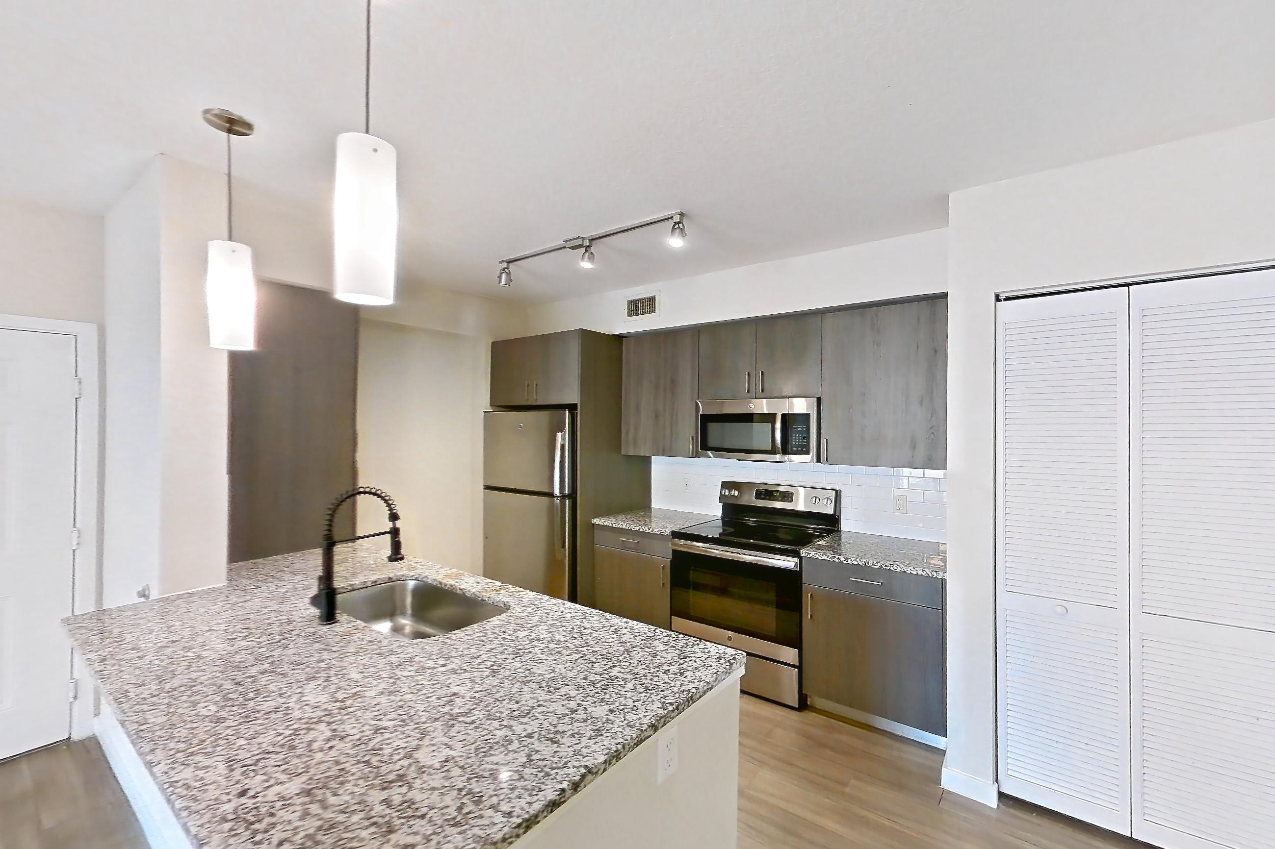 KITCHEN ENTRYWAY