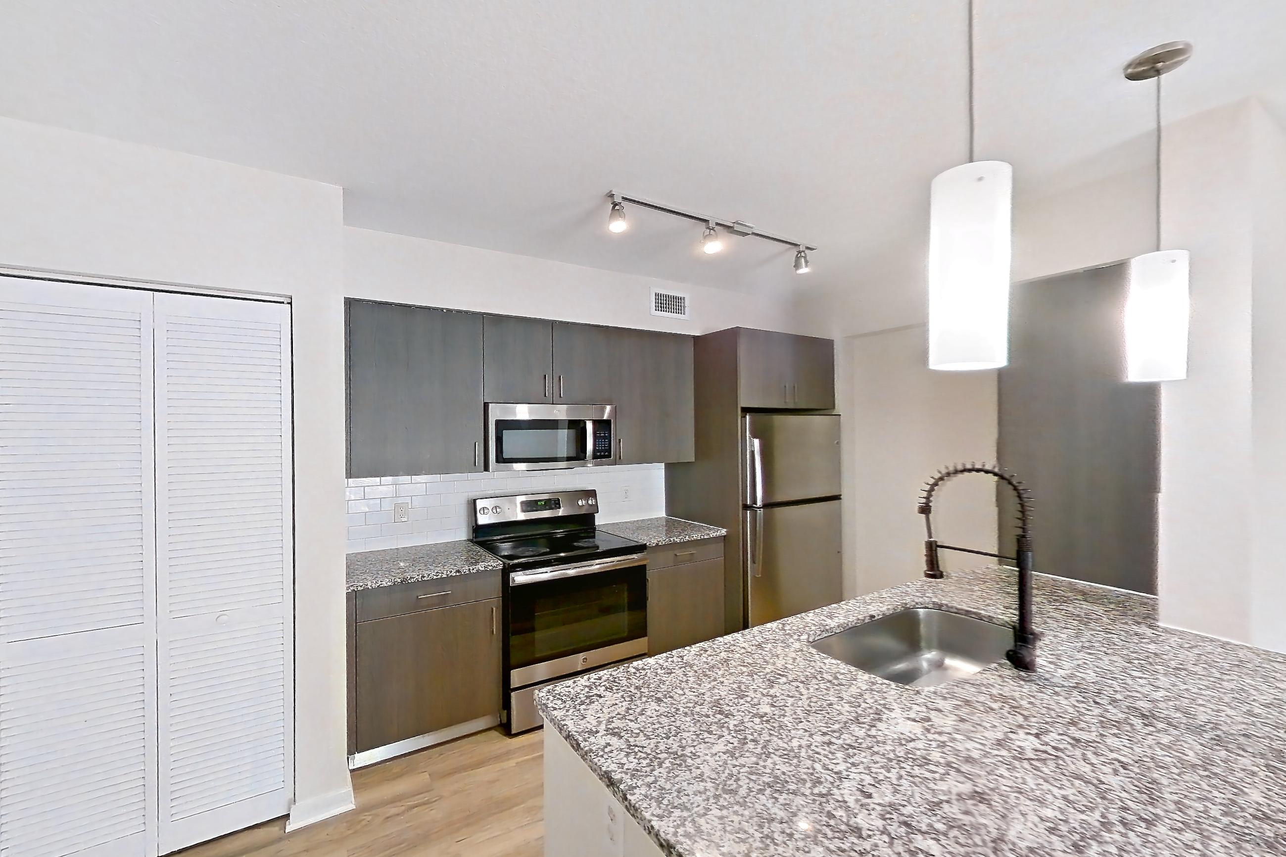 KITCHEN ENTRYWAY
